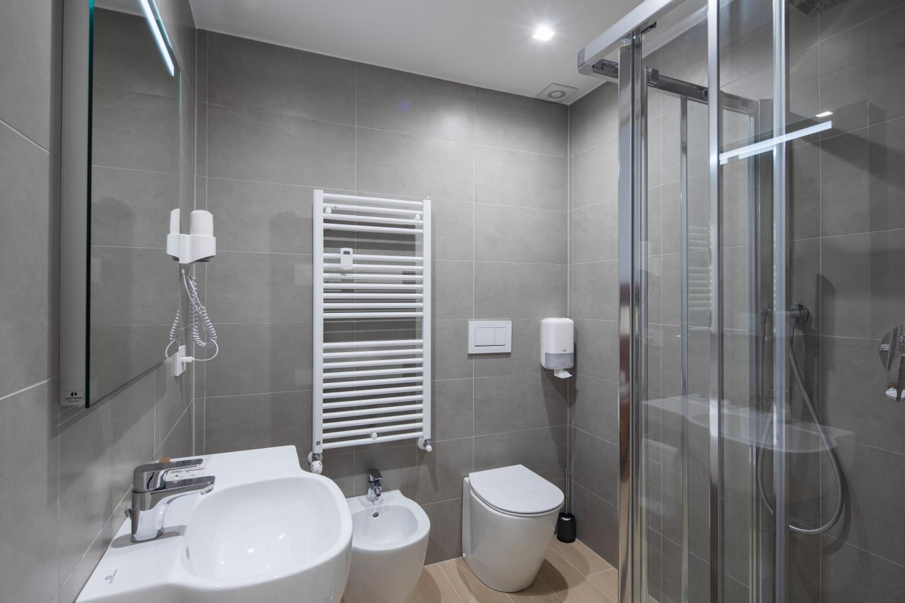 Double or Twin Room - Photo 24