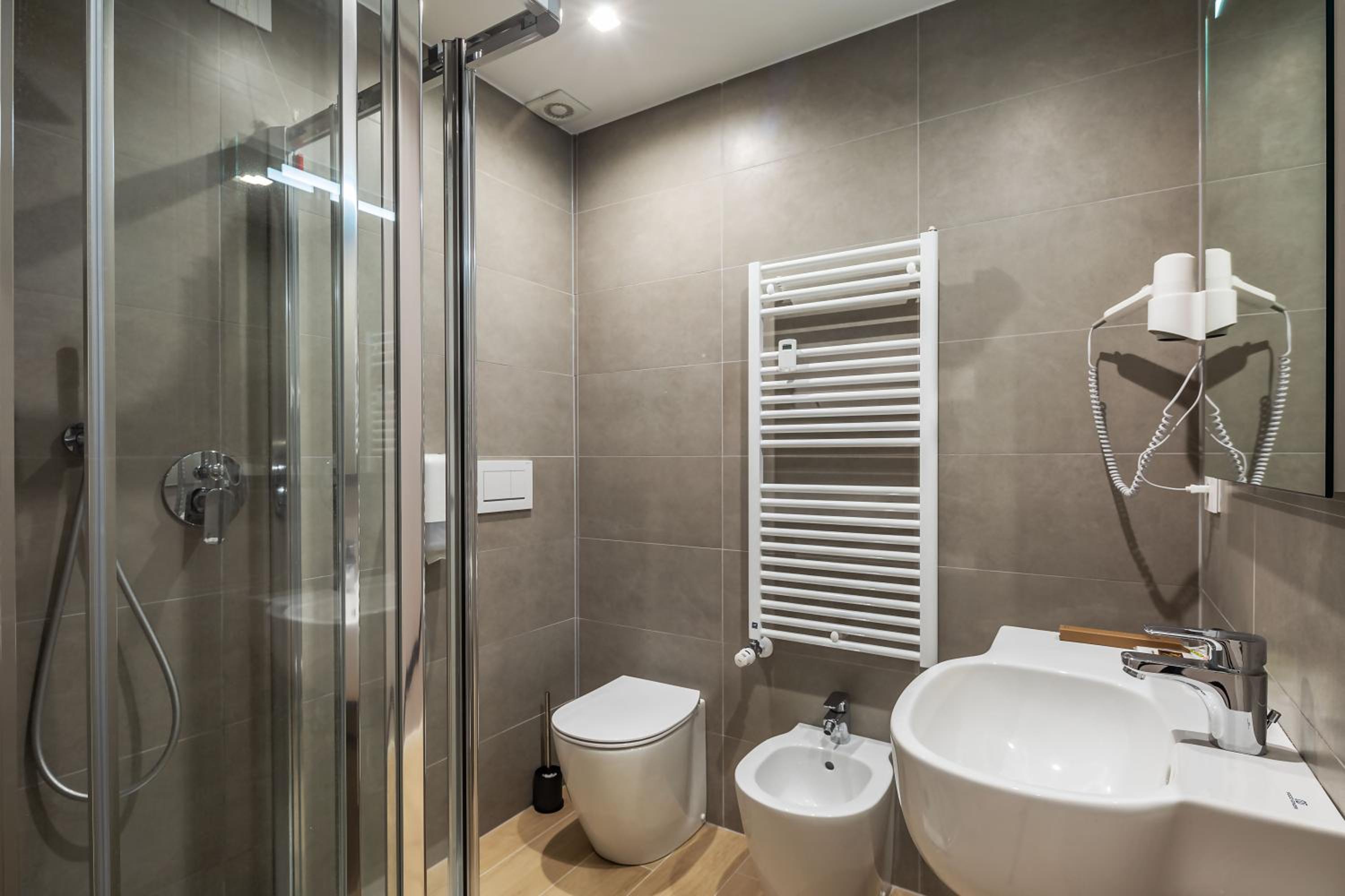 Double or Twin Room - Photo 25