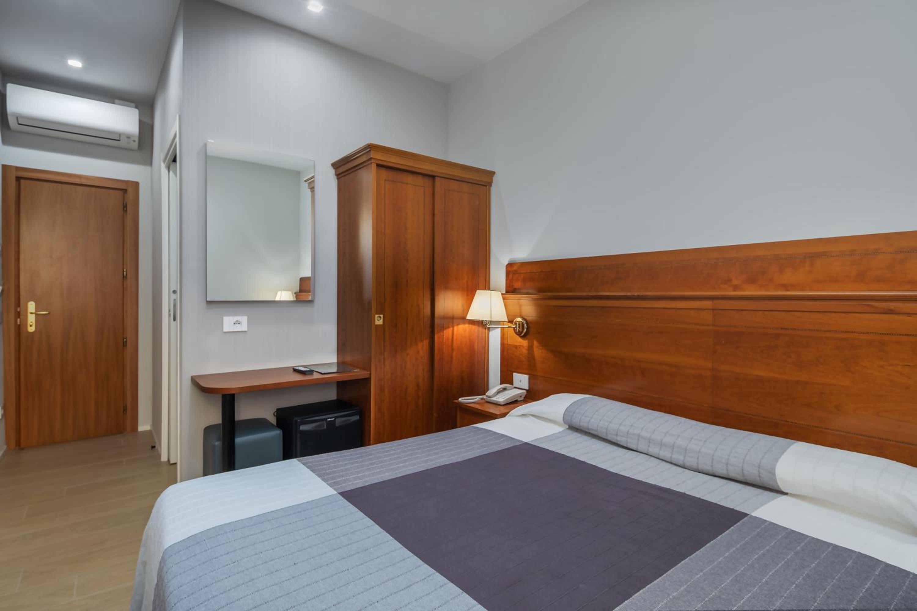 Double or Twin Room - Photo 26