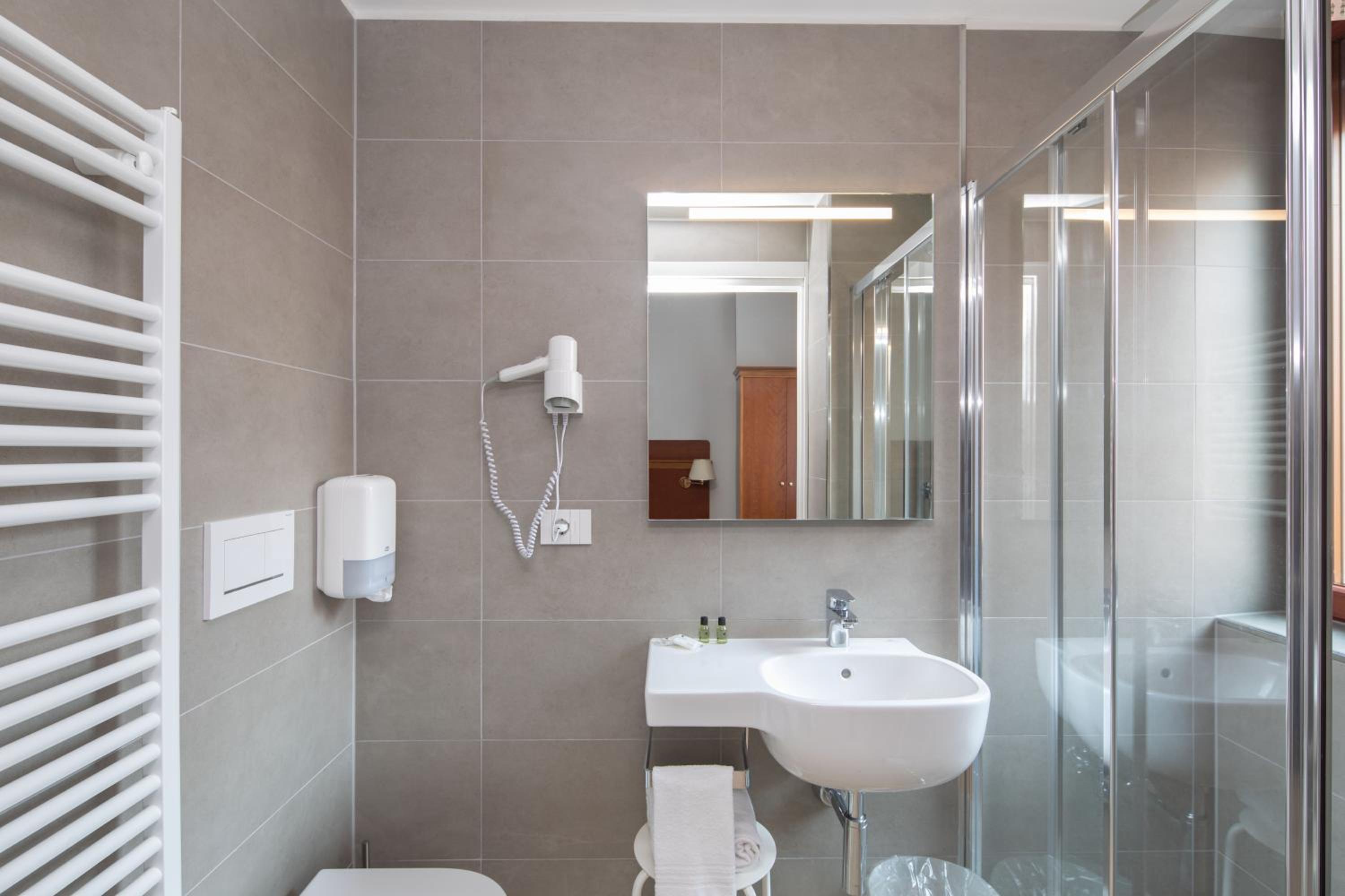 Double or Twin Room - Photo 16