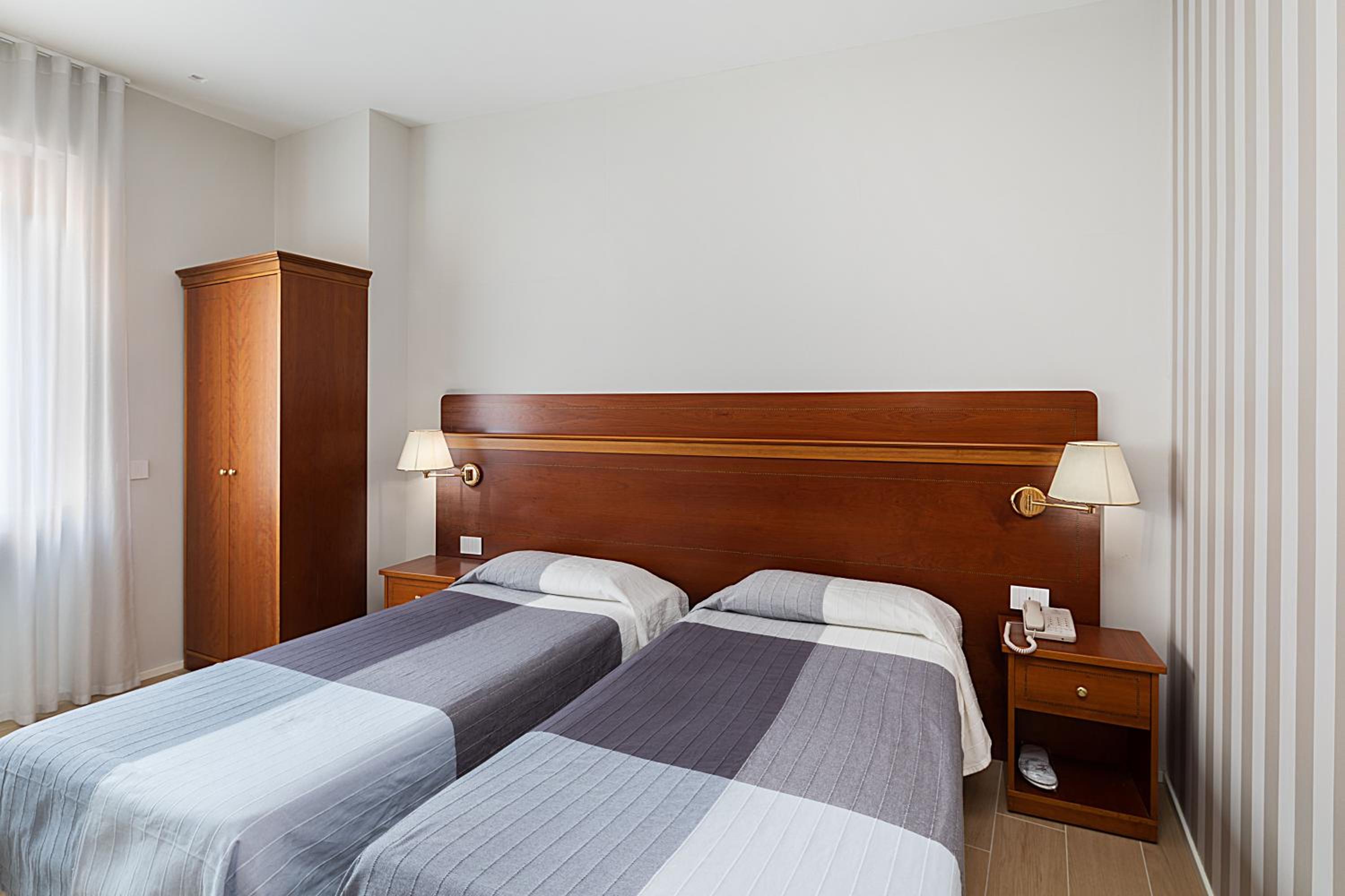 Double or Twin Room - Photo 20