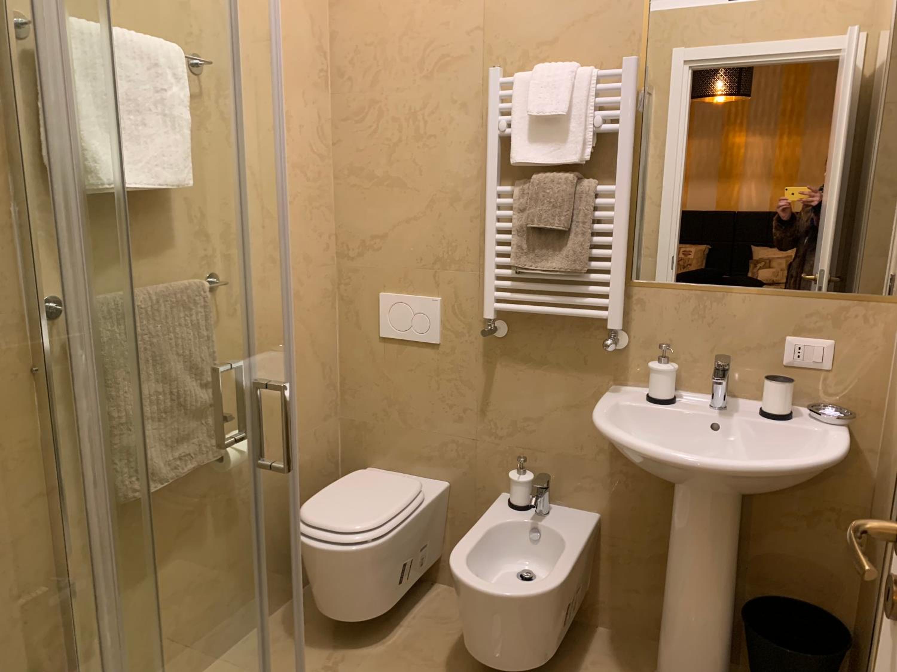 Deluxe Double Room with Balcony - Photo 3