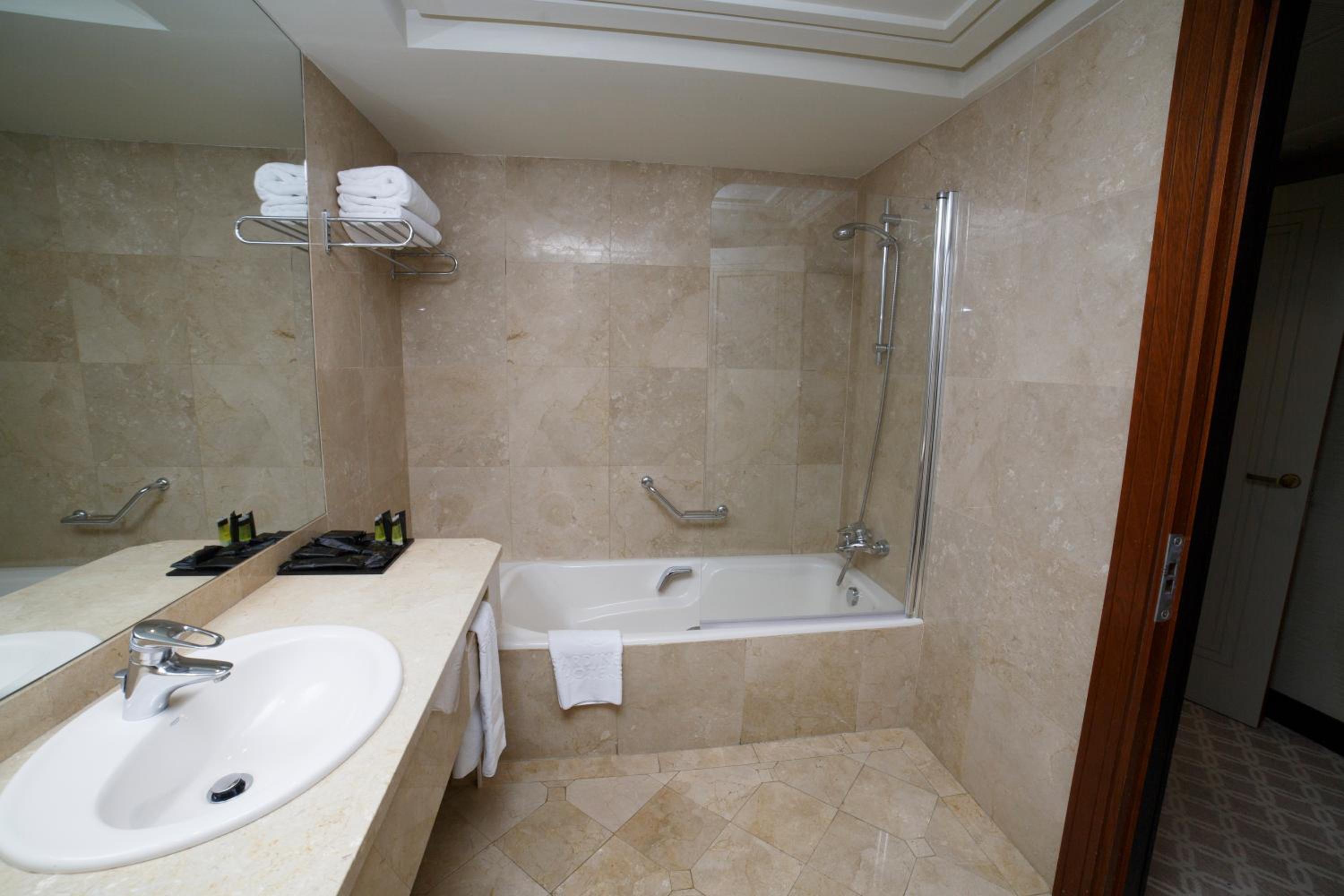 Triple Room - Photo 5