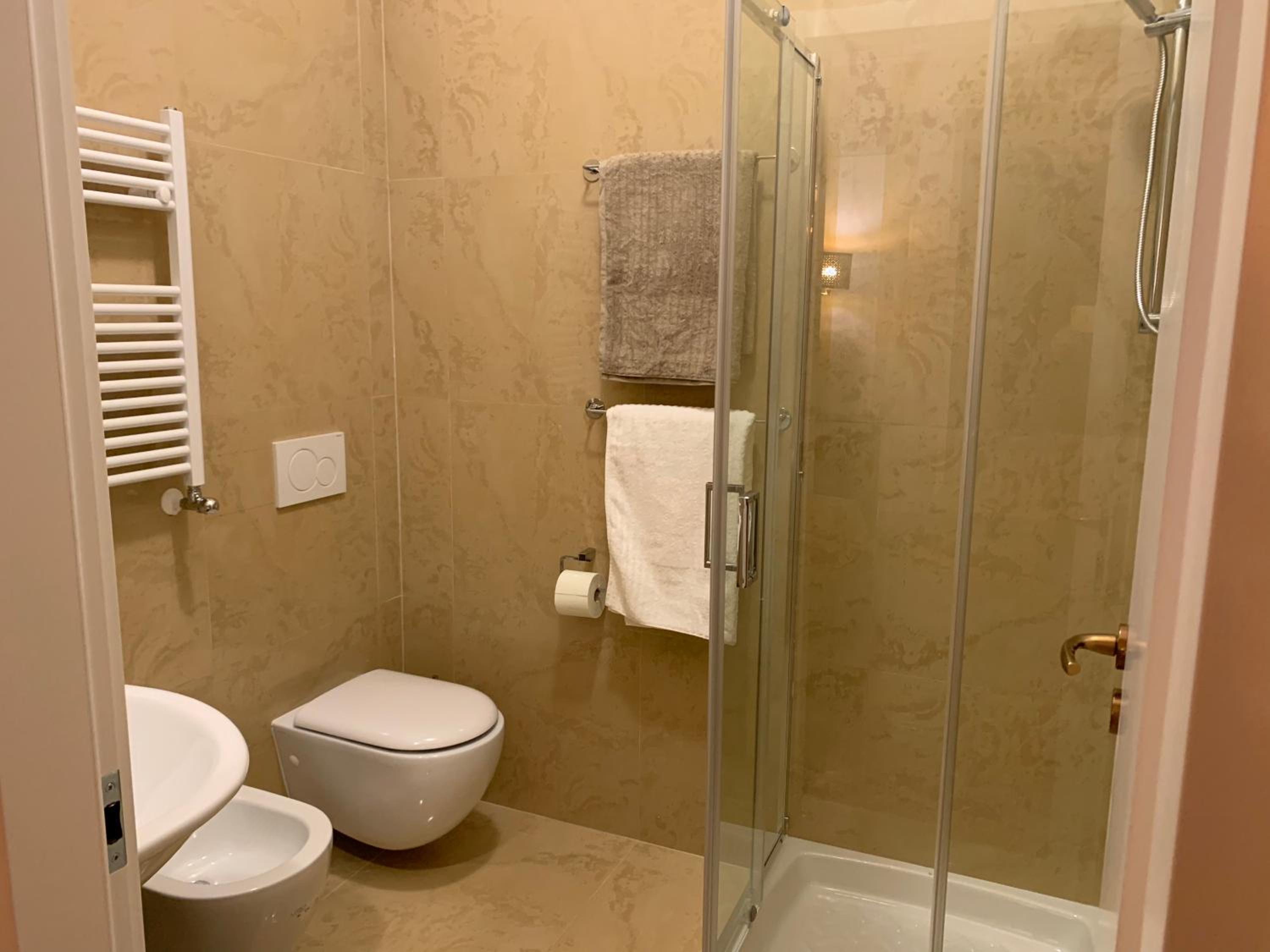 Deluxe Junior Suite - Photo 7