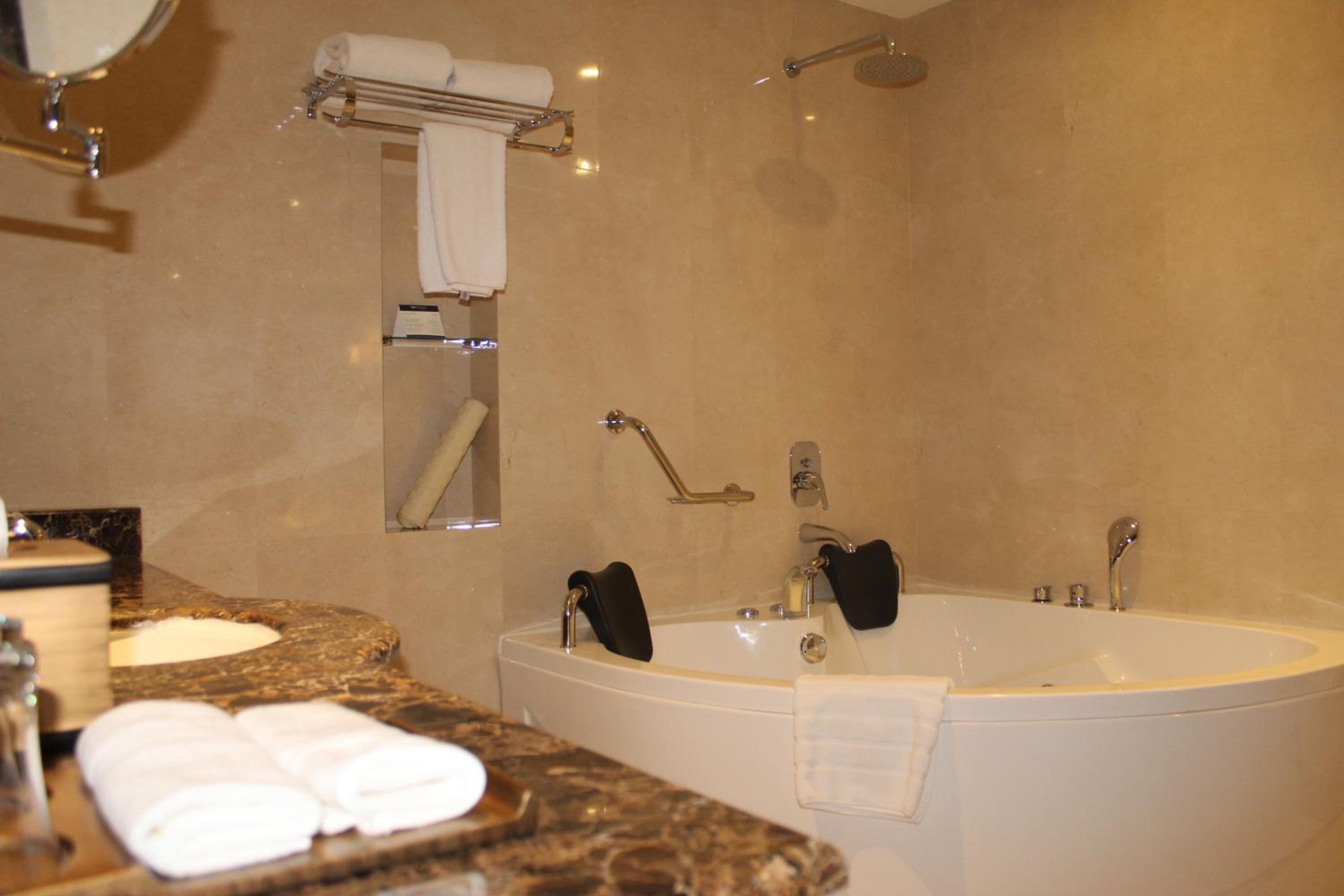 Executive Suite thumbnail 5