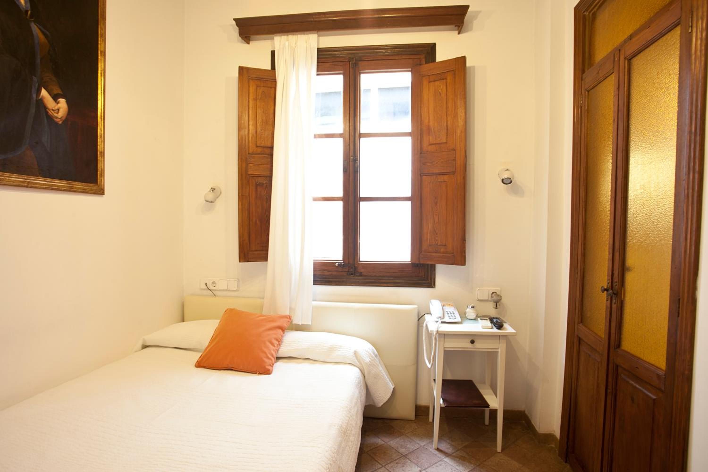 Single Room photo 3