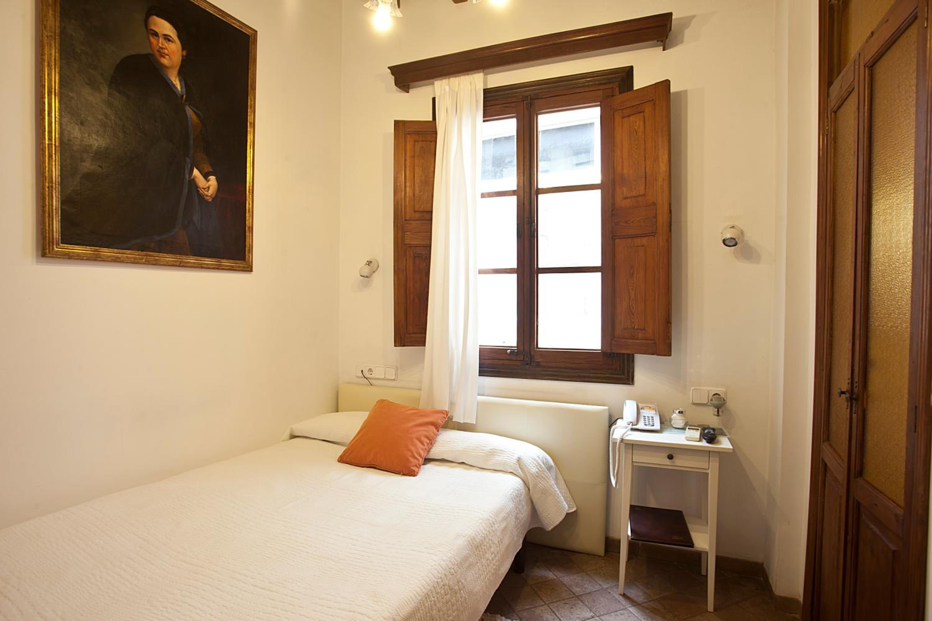 Single Room photo 2