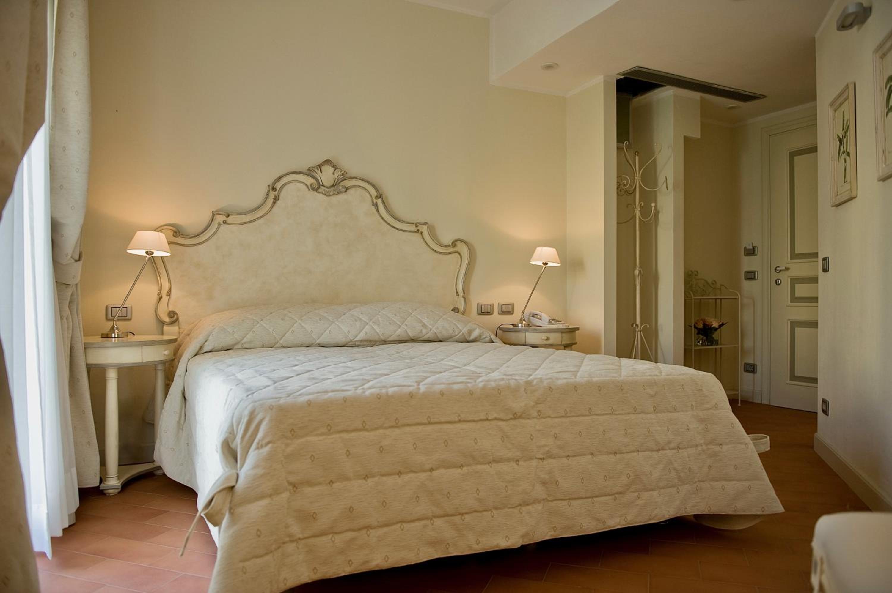 Classic Double or Twin Room photo 3