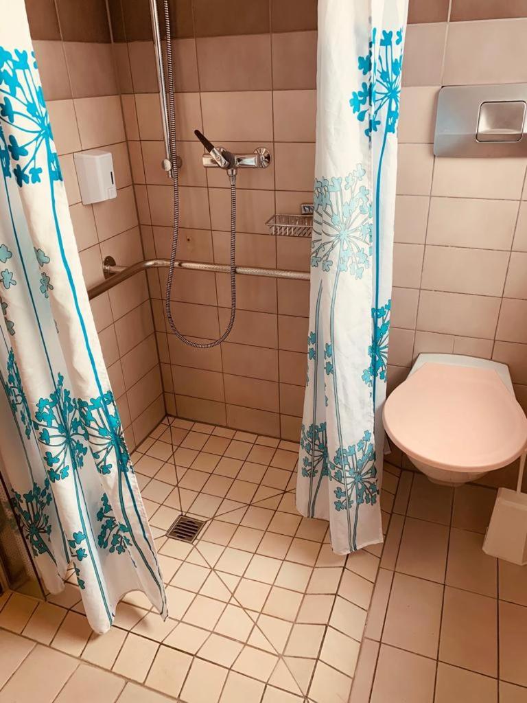 Twin Room - Disability Access - Photo 3