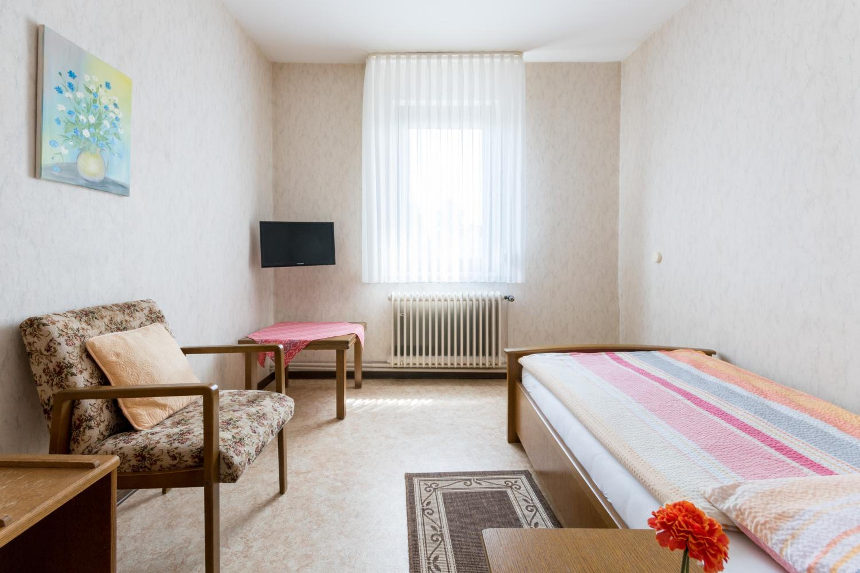 Single Room with Private Bathroom photo 1