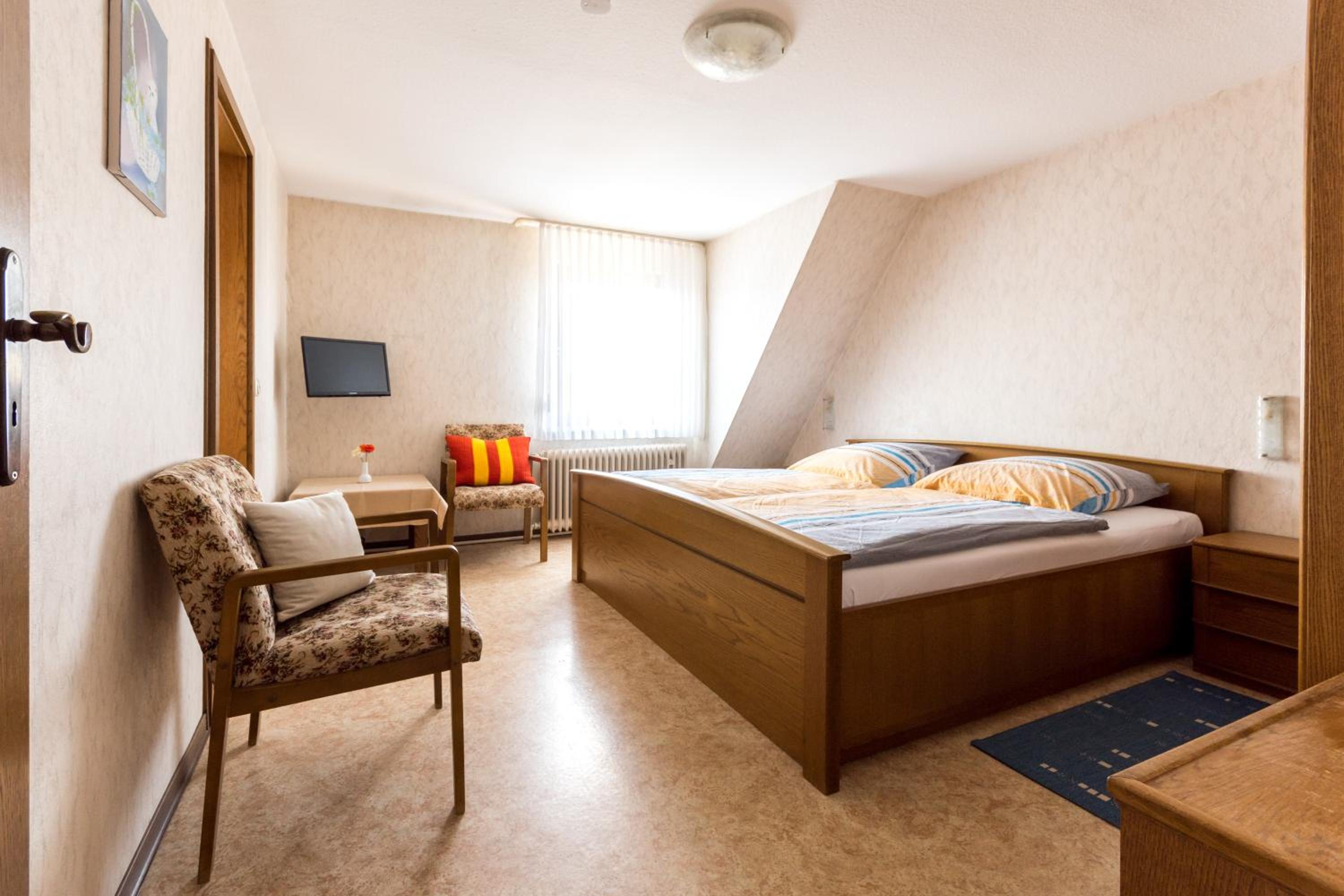 Double Room with Private Bathroom - Photo 7