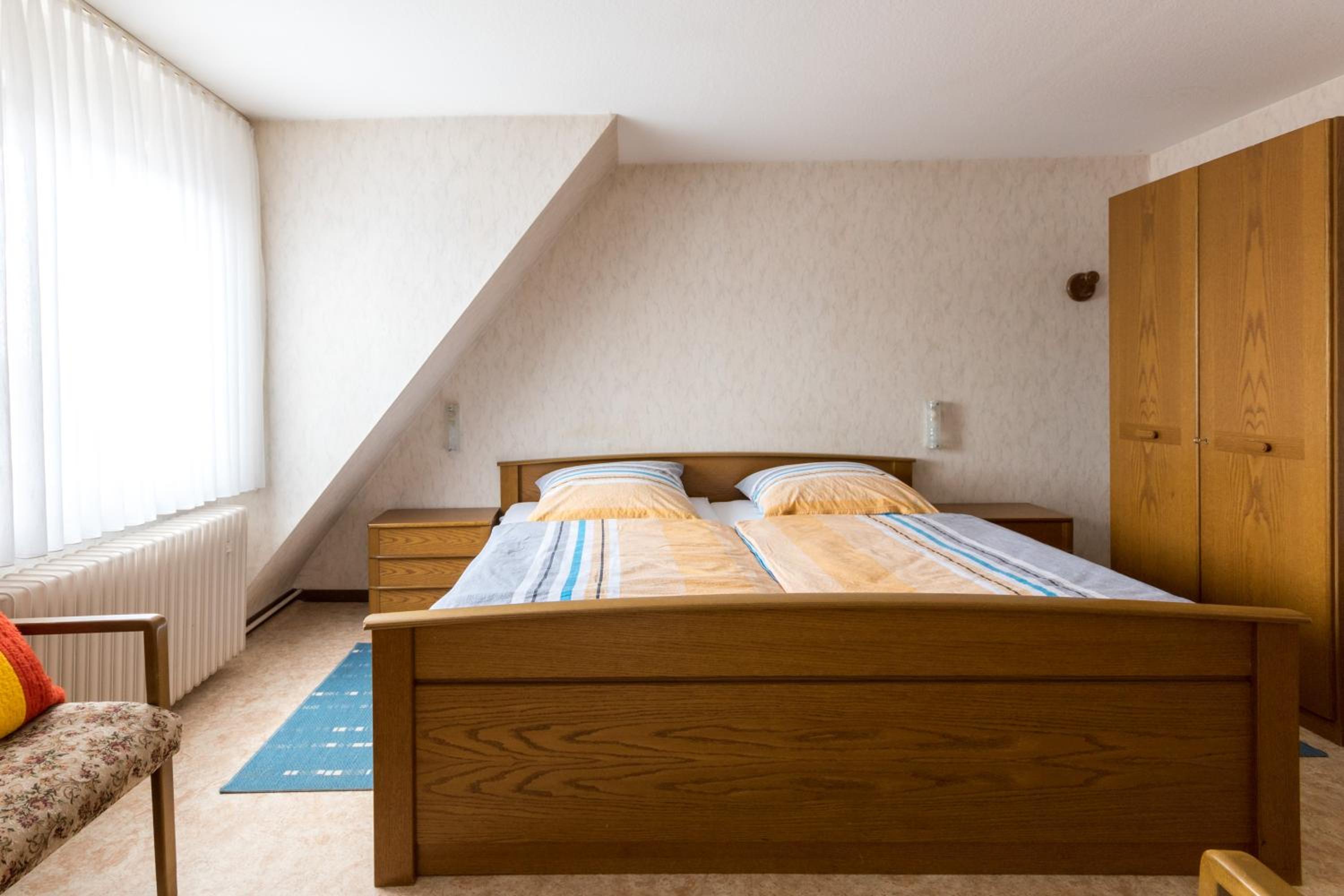 Double Room with Private Bathroom - Photo 8