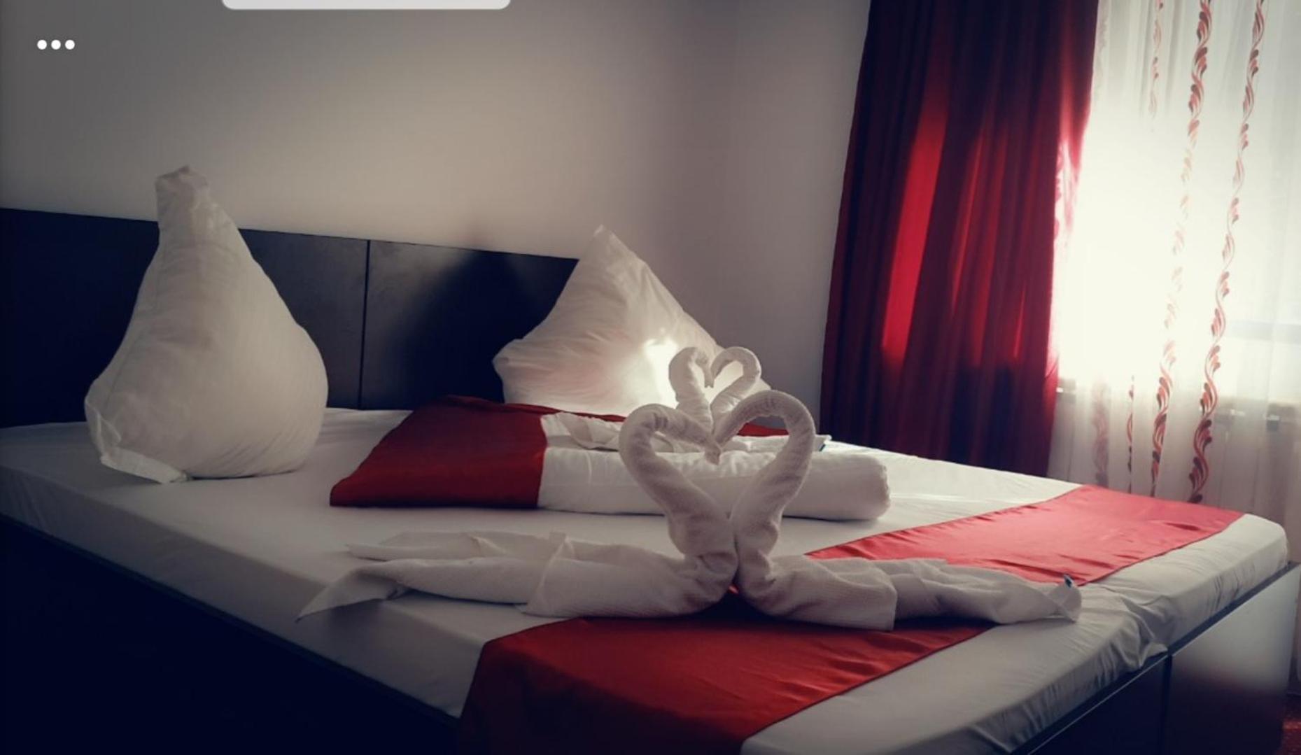 Deluxe Double Room with Shower - Photo 16
