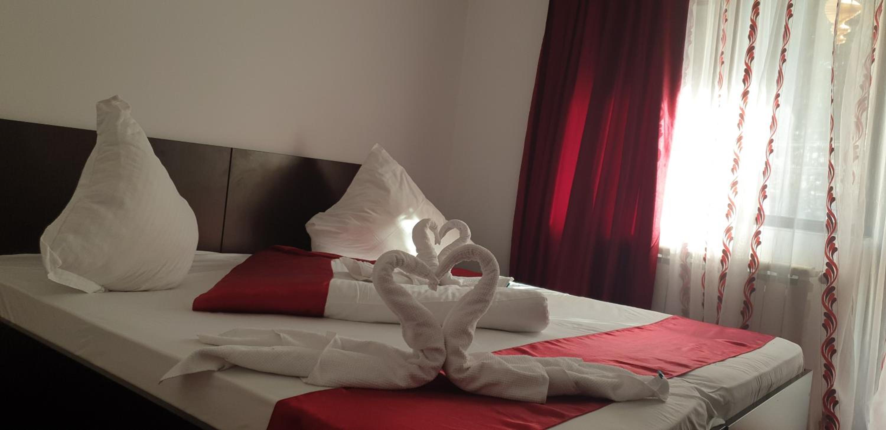 Deluxe Double Room with Shower - Photo 17