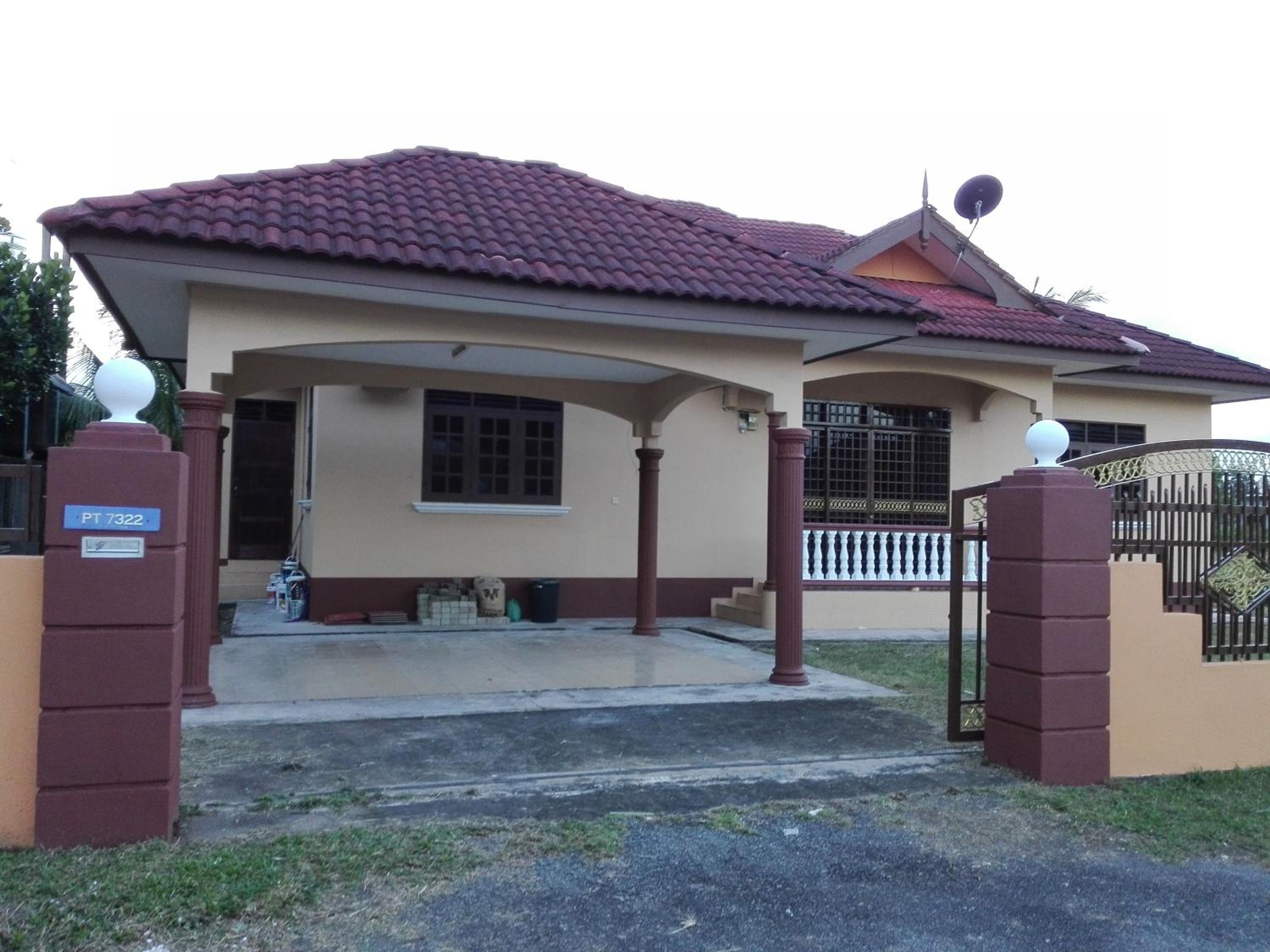 Five-Bedroom House photo 1