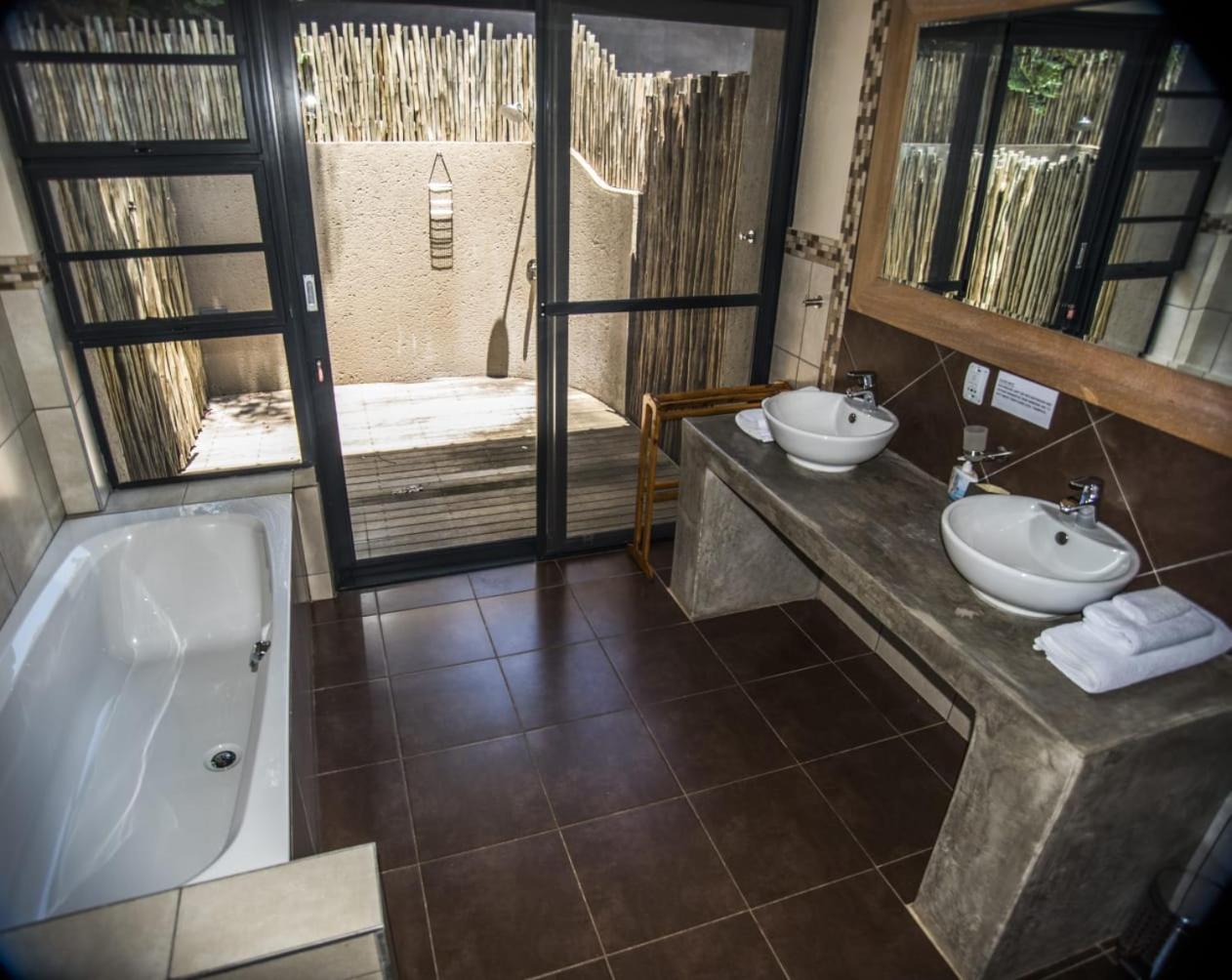 Villa photo 3