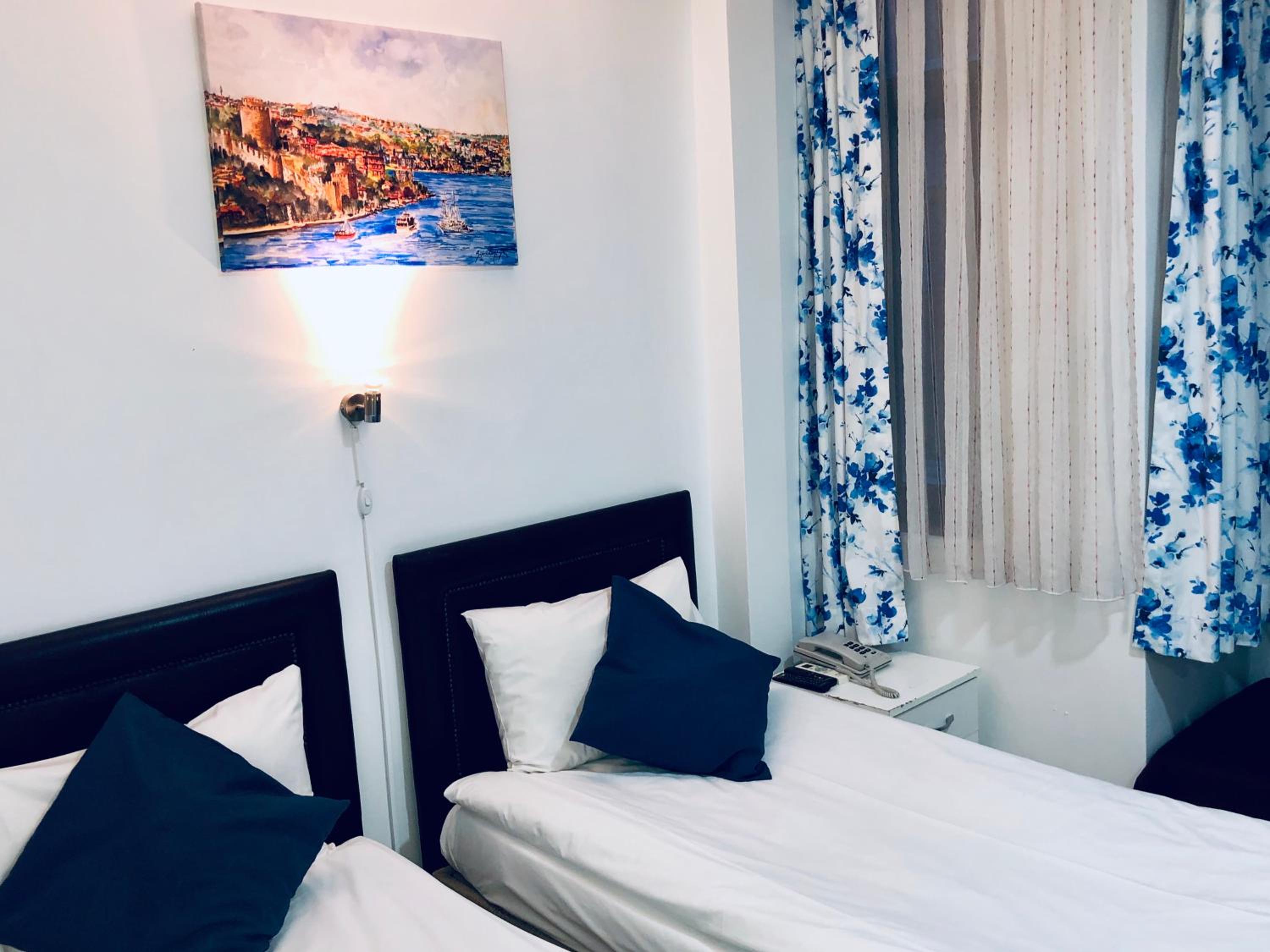Standard Twin Room photo 3