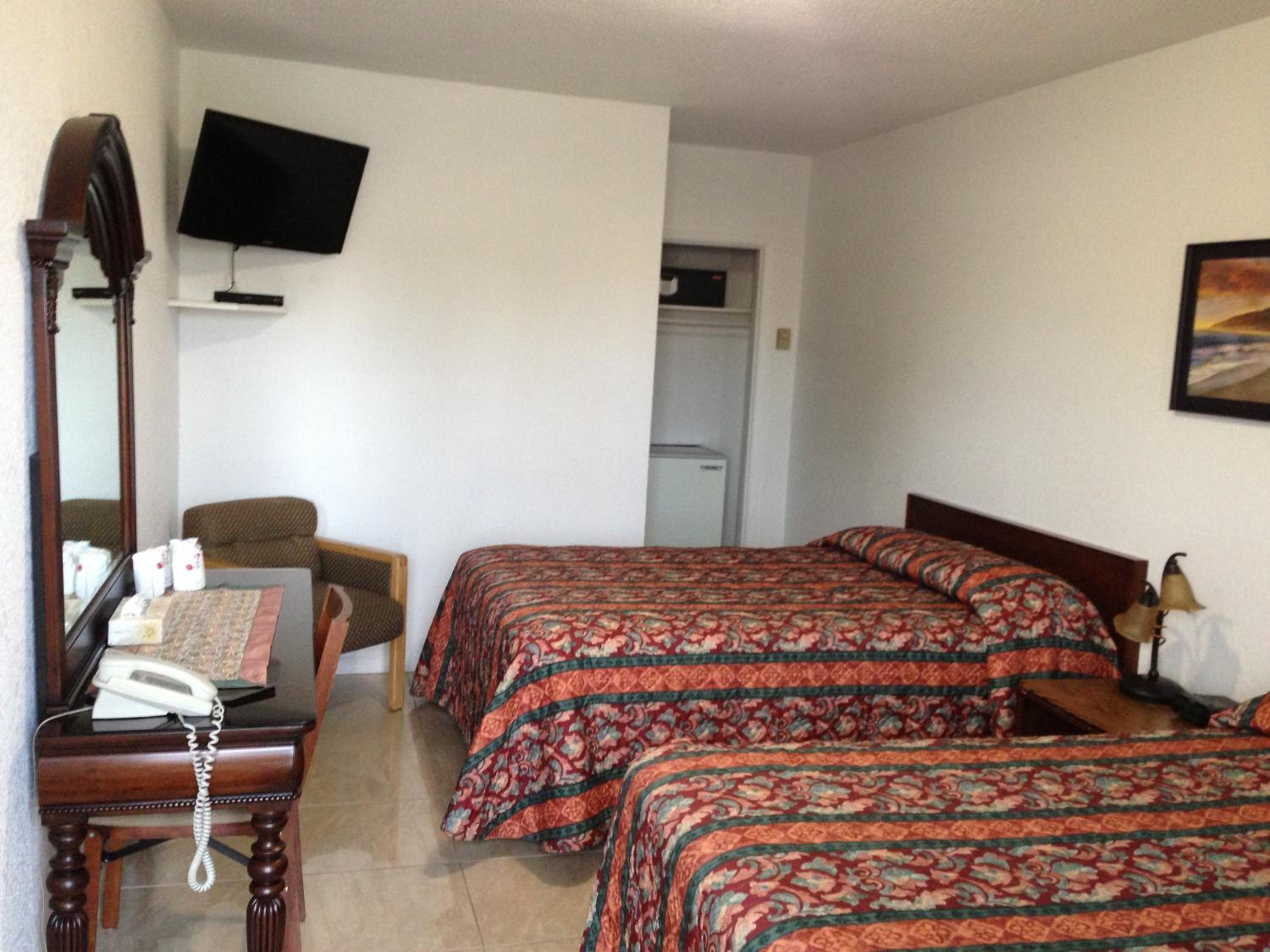 Double Room with Two Double Beds photo 3