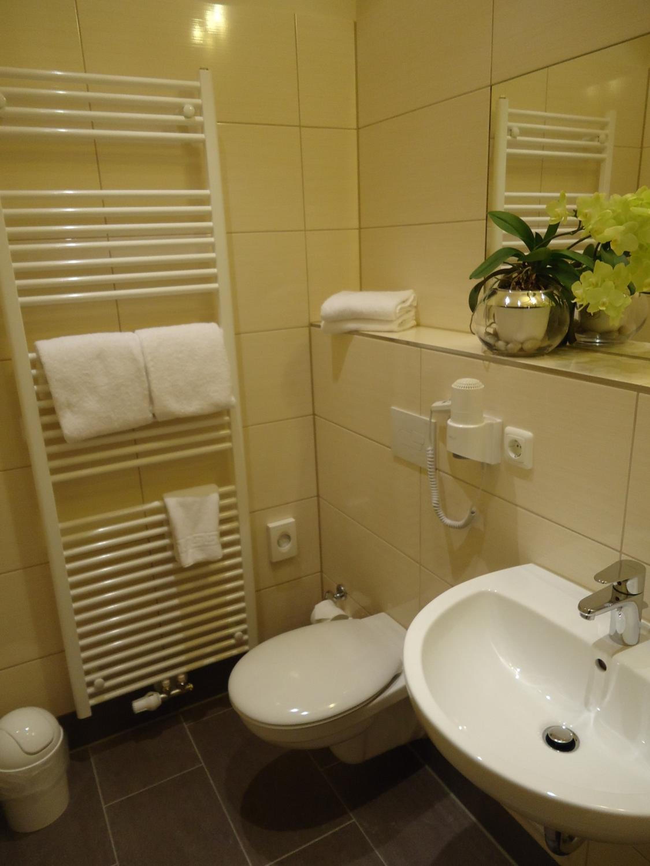 Double Room - Wheelchair Accessible photo 3