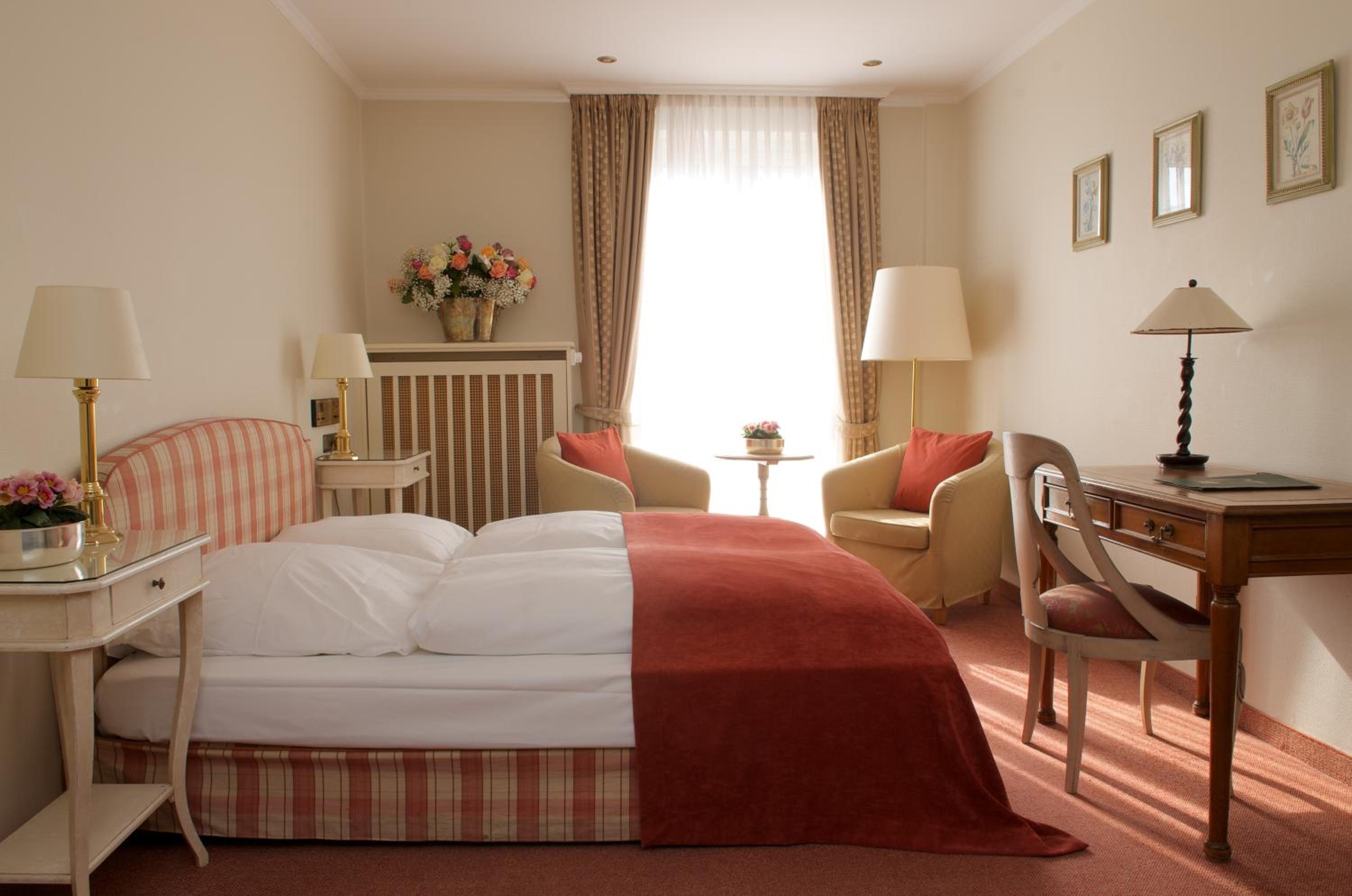 Large Double Room - Photo 4