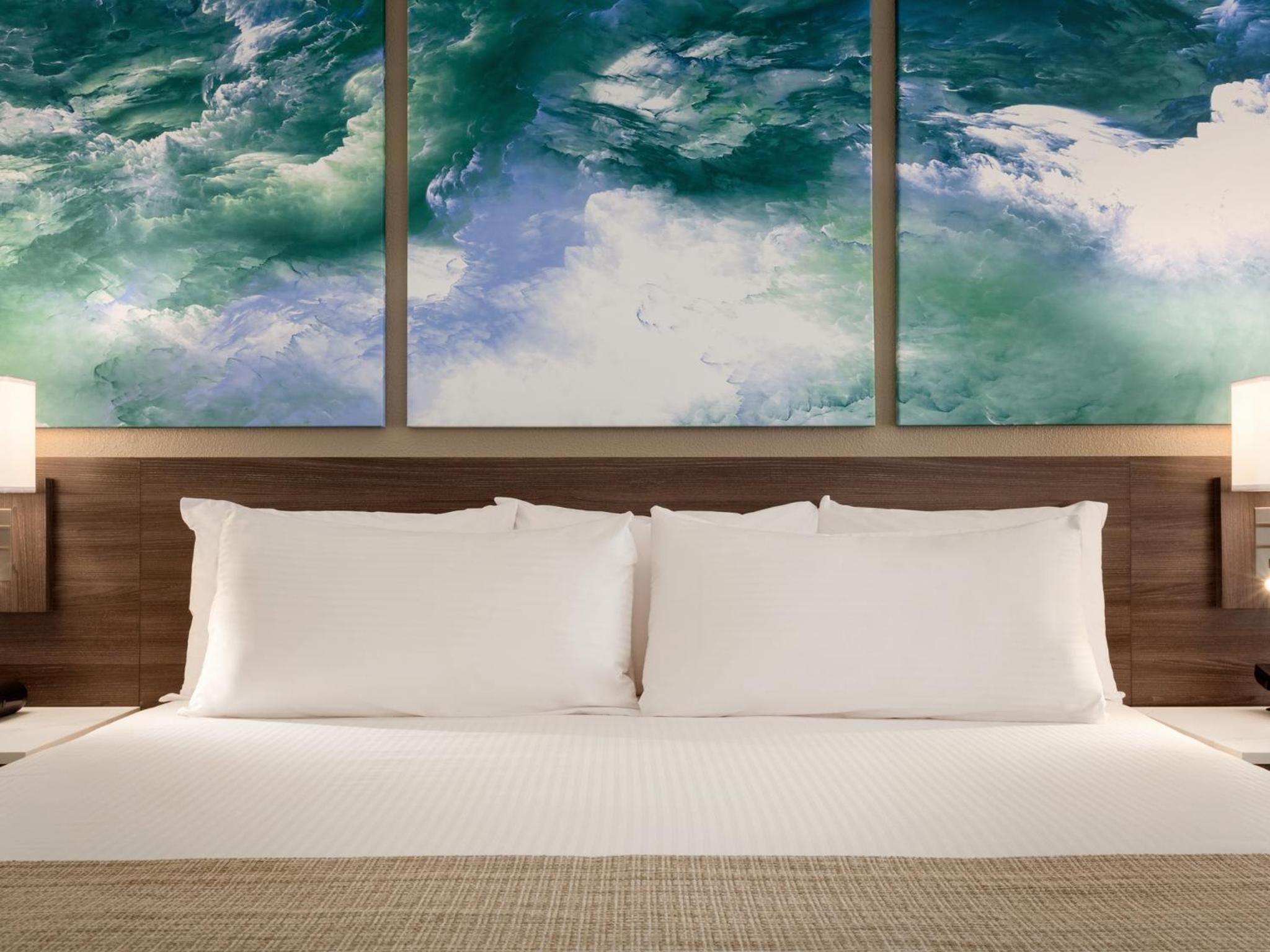 One Bedroom King Suite with Sofa Bed thumbnail 5