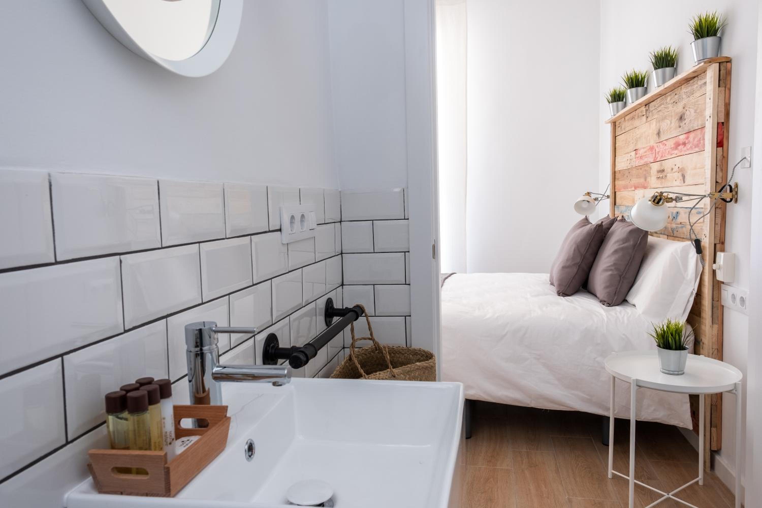 Double Room - Photo 2