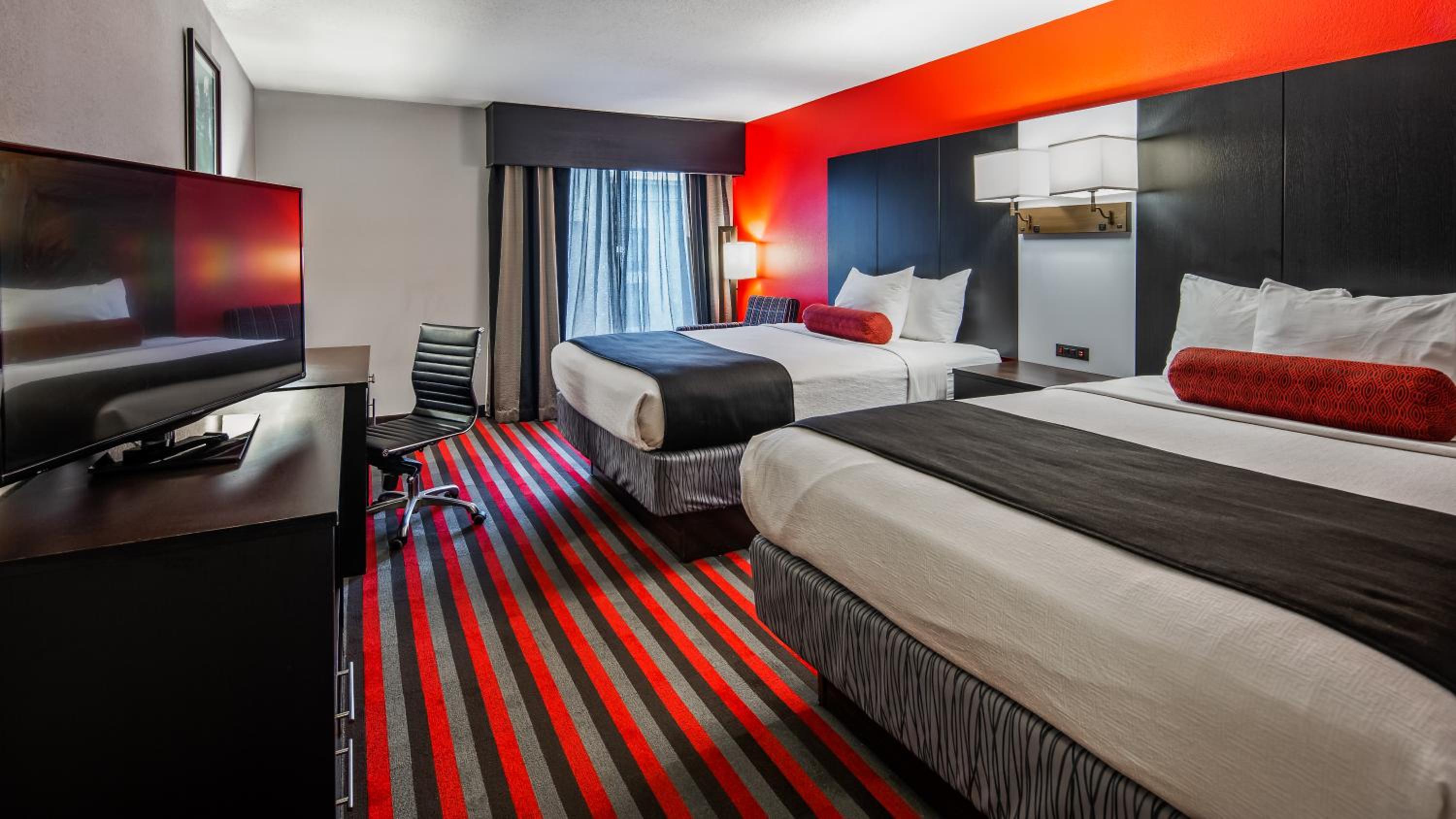 Queen Room with Two Queen Beds with Roll-In Shower - Disability Access/Non-Smoking photo 3