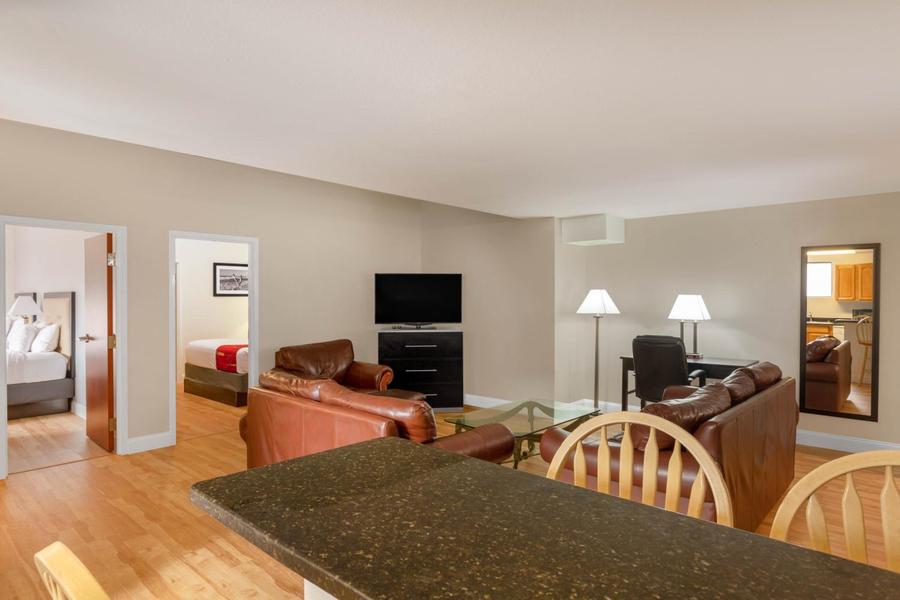 Two-Bedroom Suite - Non-Smoking - Photo 37