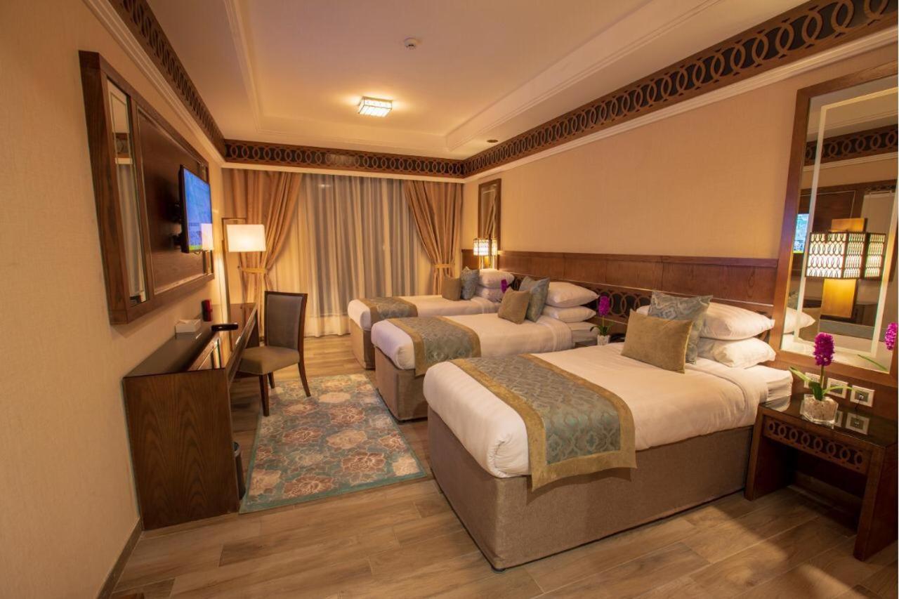 Two Connecting Rooms (5 Adults) photo 1