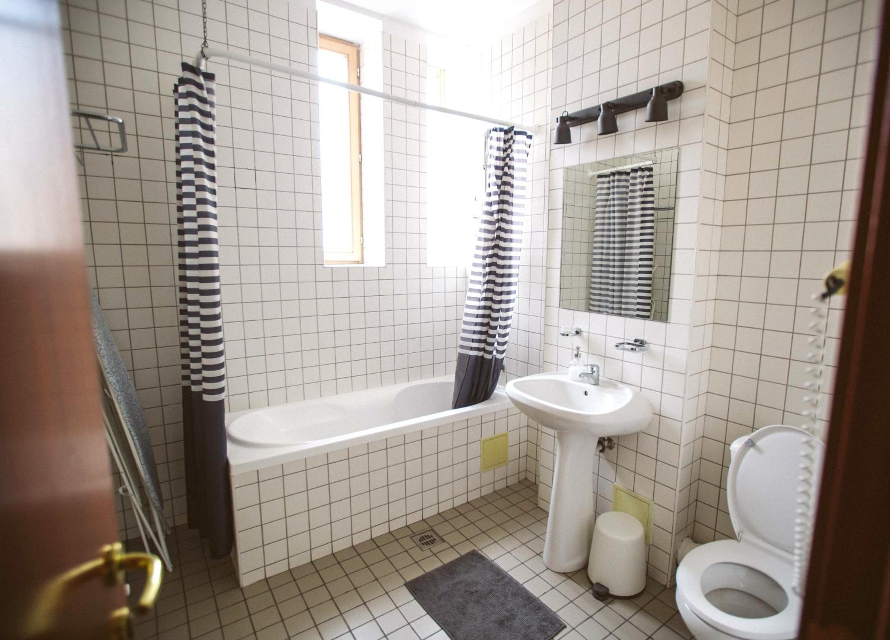 One-Bedroom Apartment - Photo 4