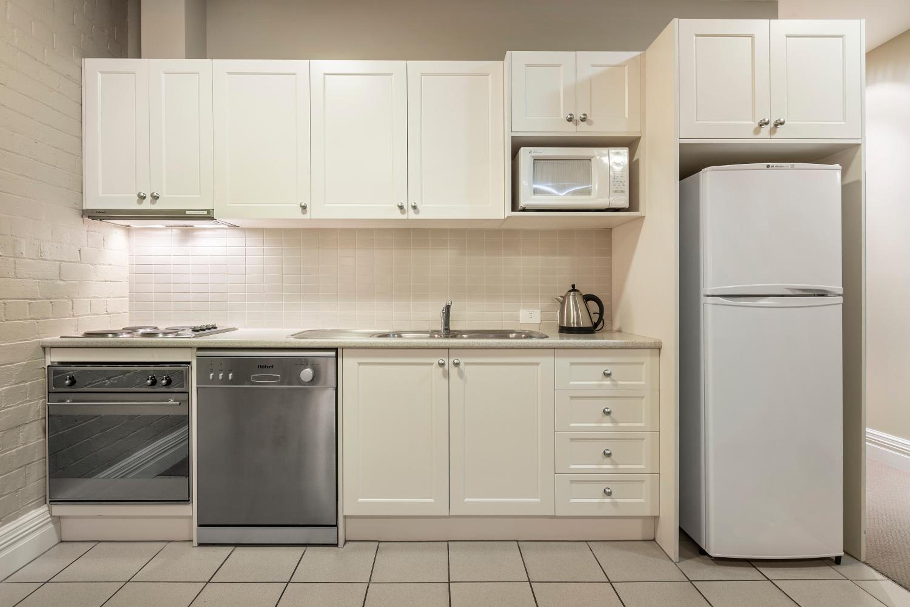 One-Bedroom Apartment - Photo 2