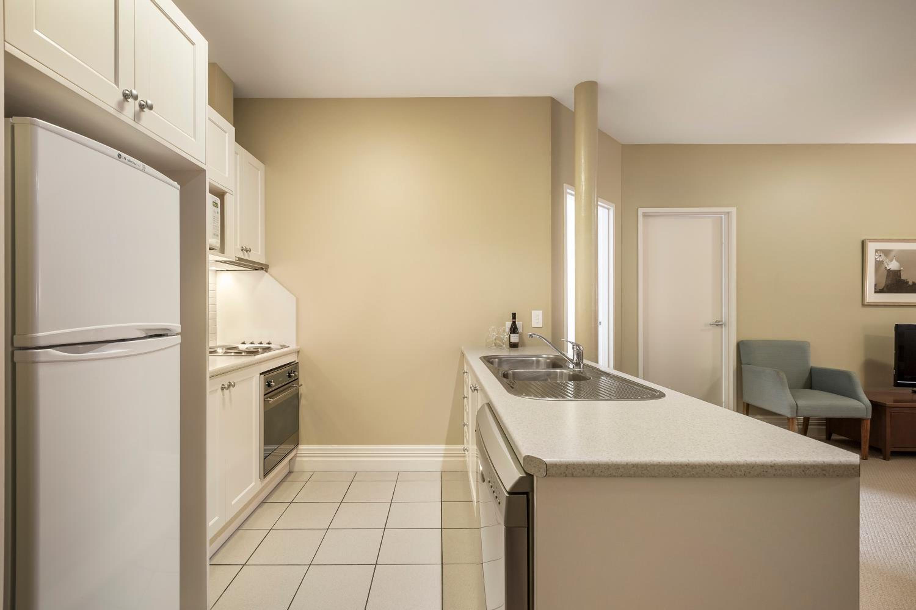 Executive Two-Bedroom Apartment - Photo 3