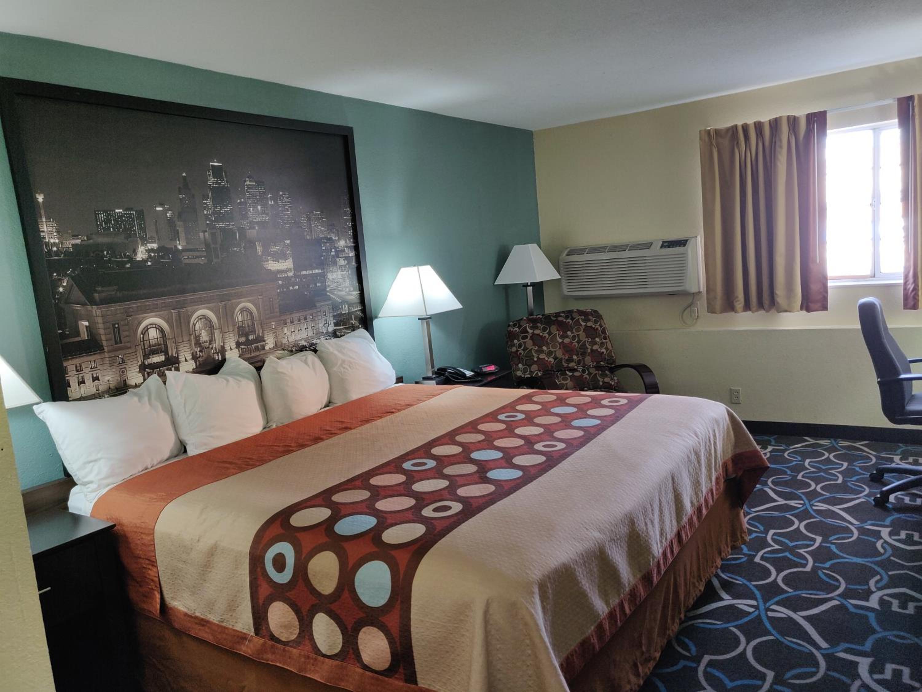 King Room - Non-Smoking - Photo 1