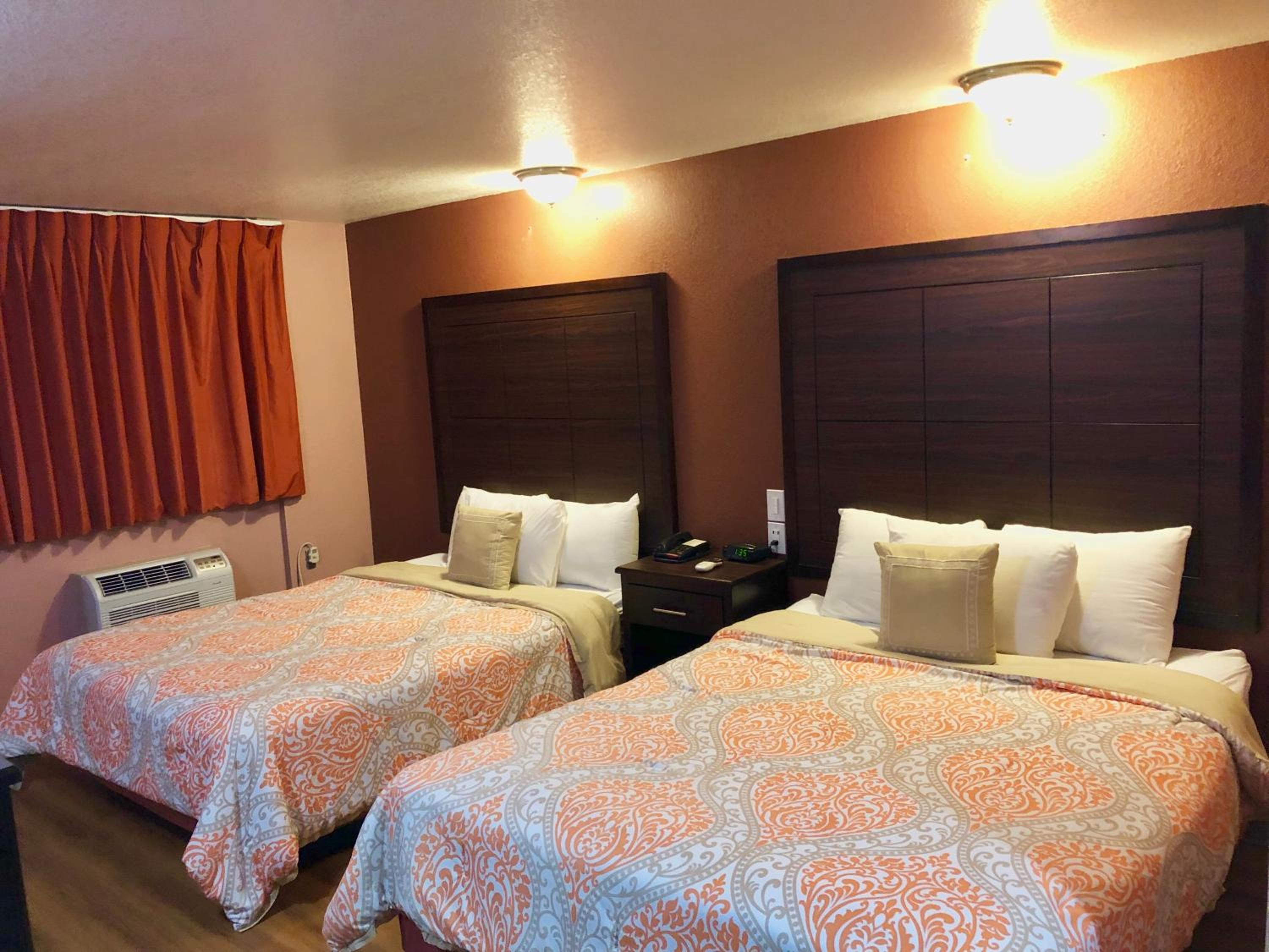Queen Room with Two Queen Beds - Photo 6