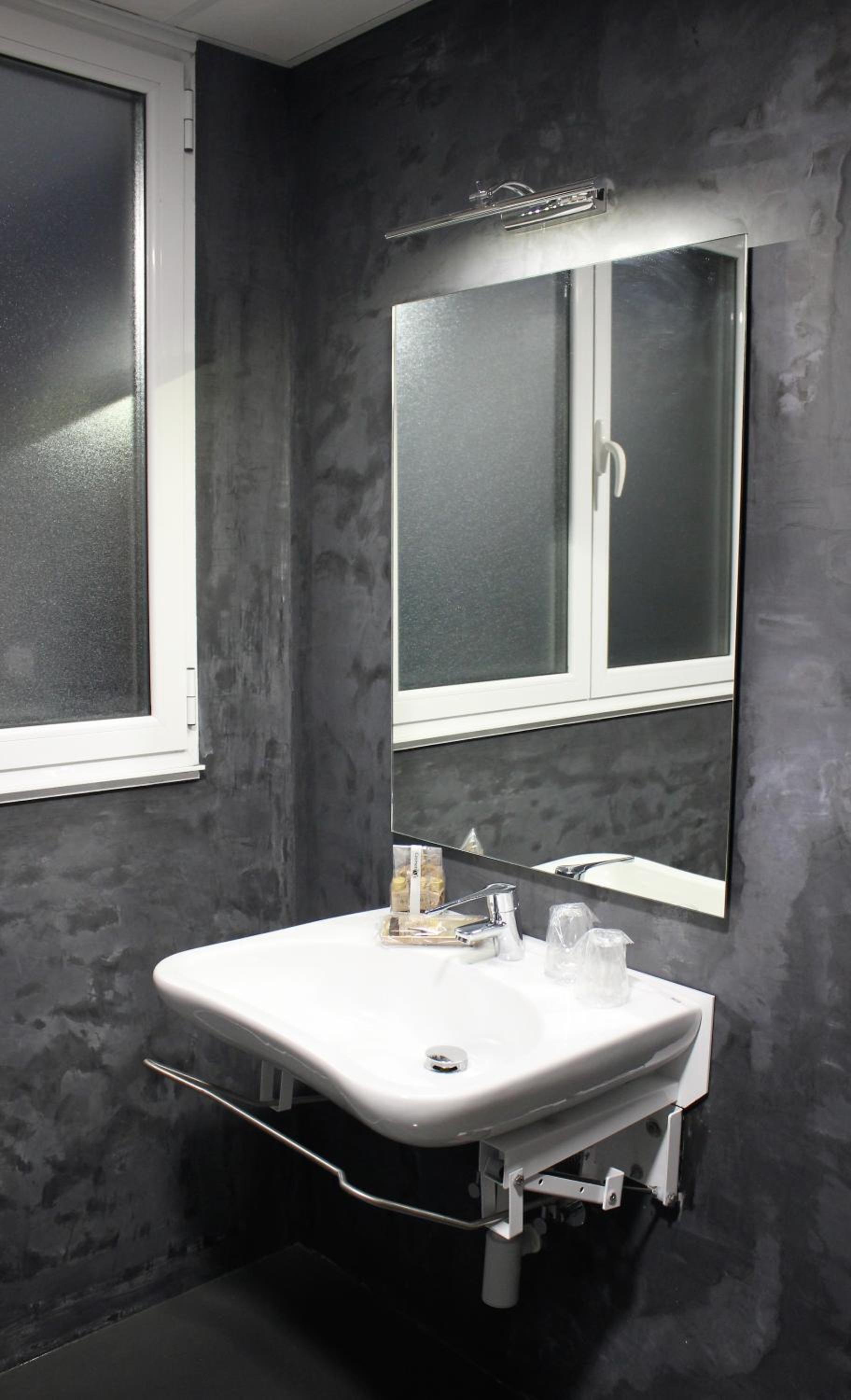 Double Room - Disability Access photo 2