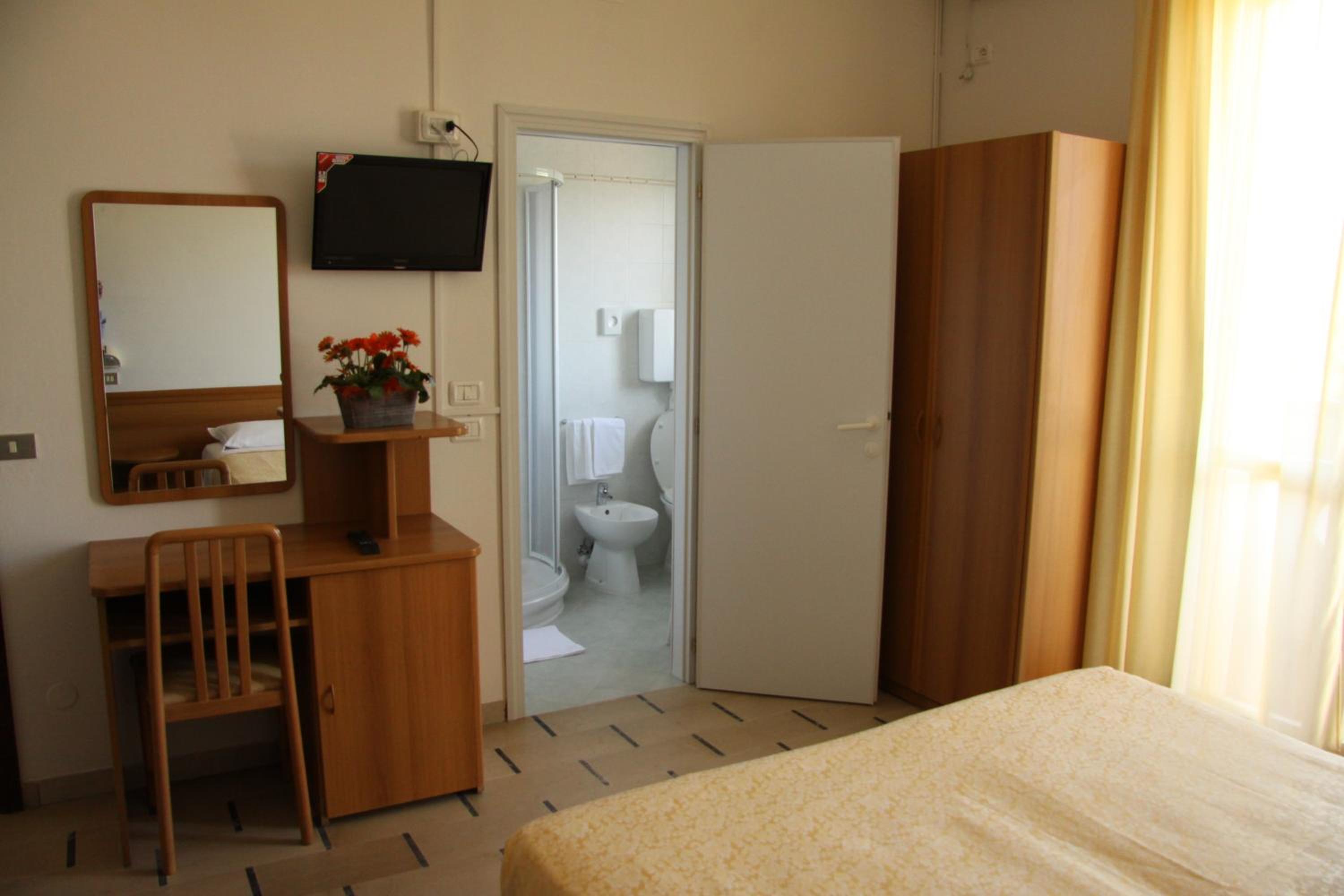 Double or Twin Room photo 2
