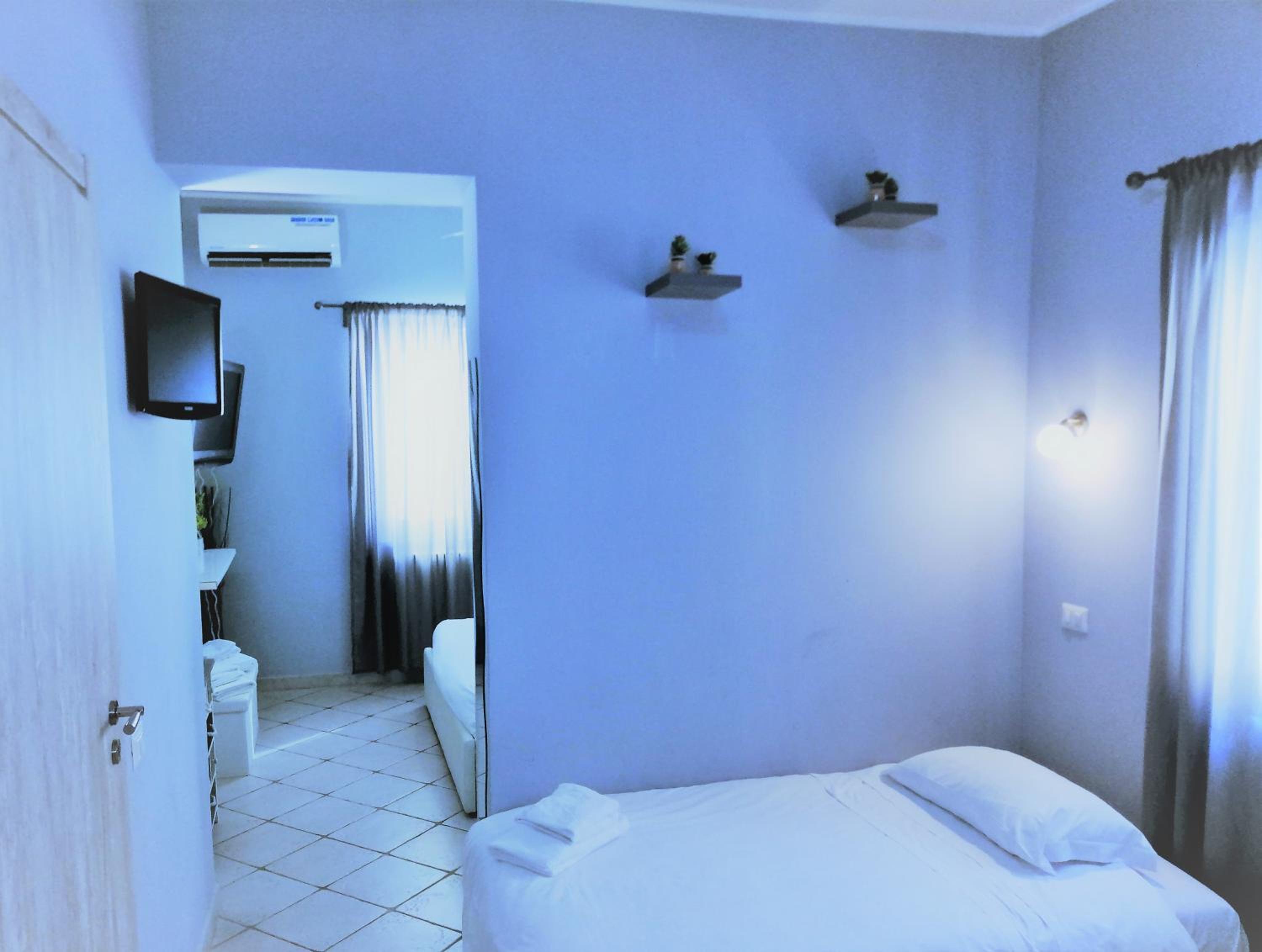 Triple Room - Photo 12