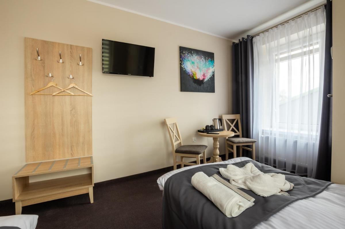 Standard Double Room - Photo 12