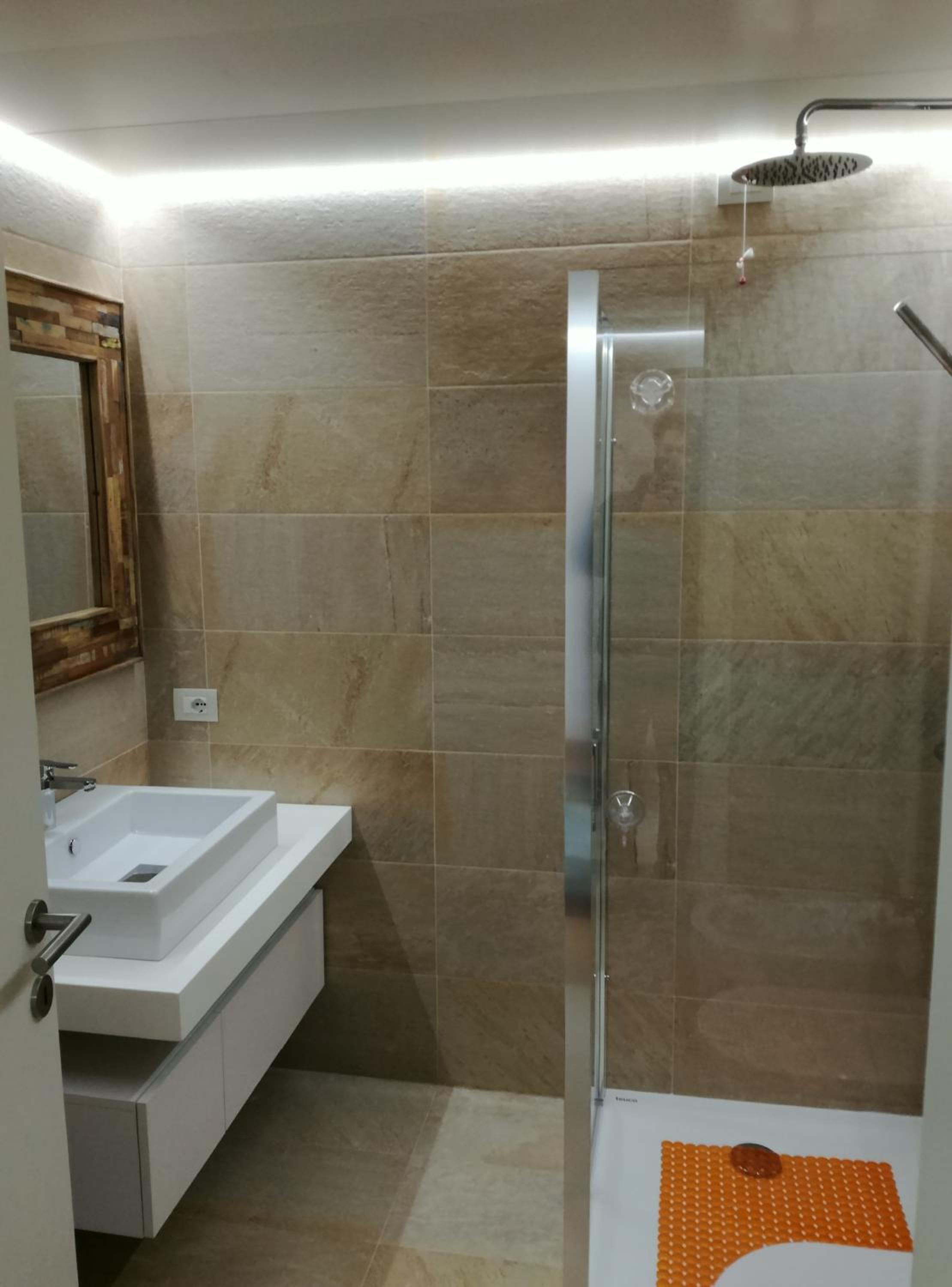 Twin Room with Shared Bathroom photo 2