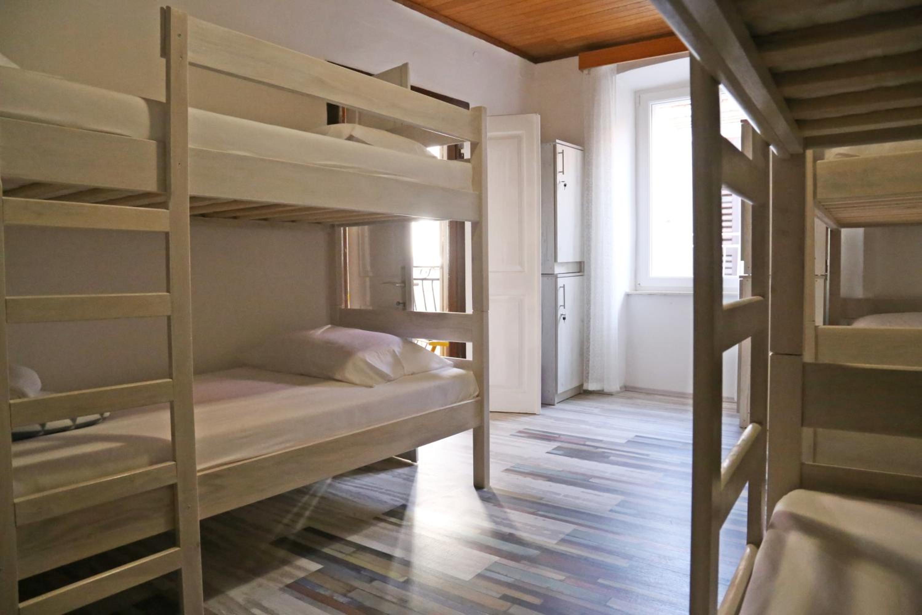 Bed in 8-Bed Mixed Dormitory Room photo 3