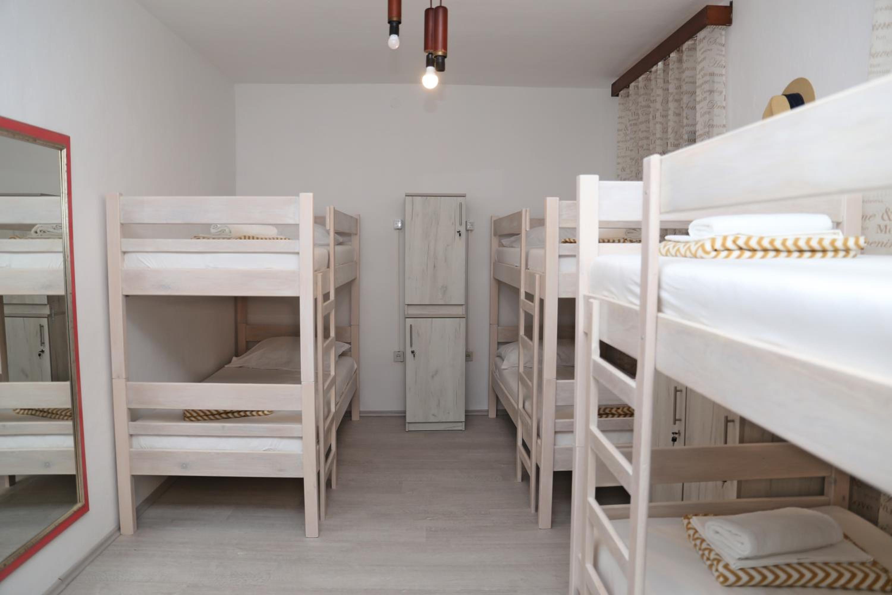 Bed in 6-Bed Mixed Dormitory Room photo 2