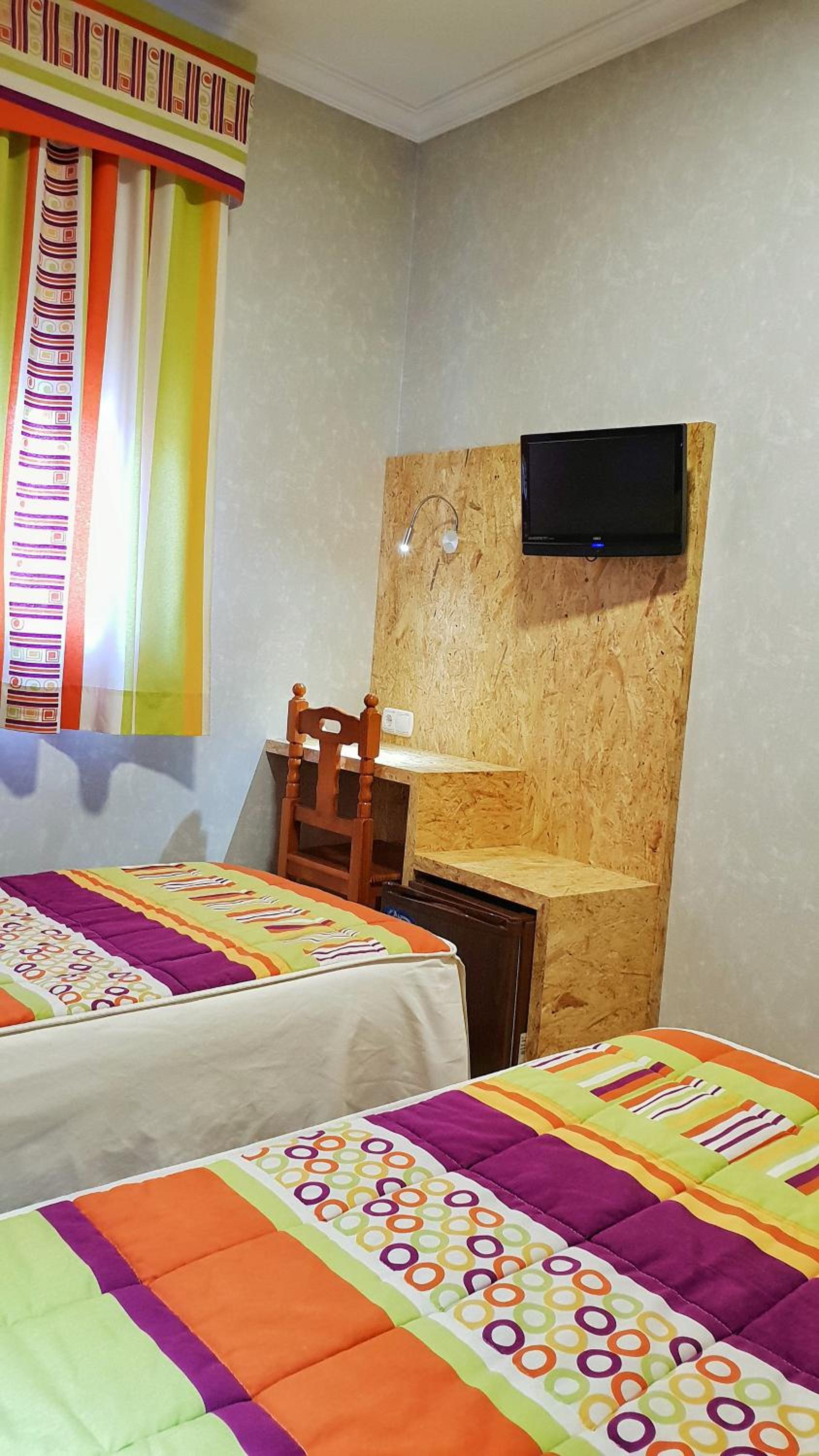 Twin Room - Photo 8