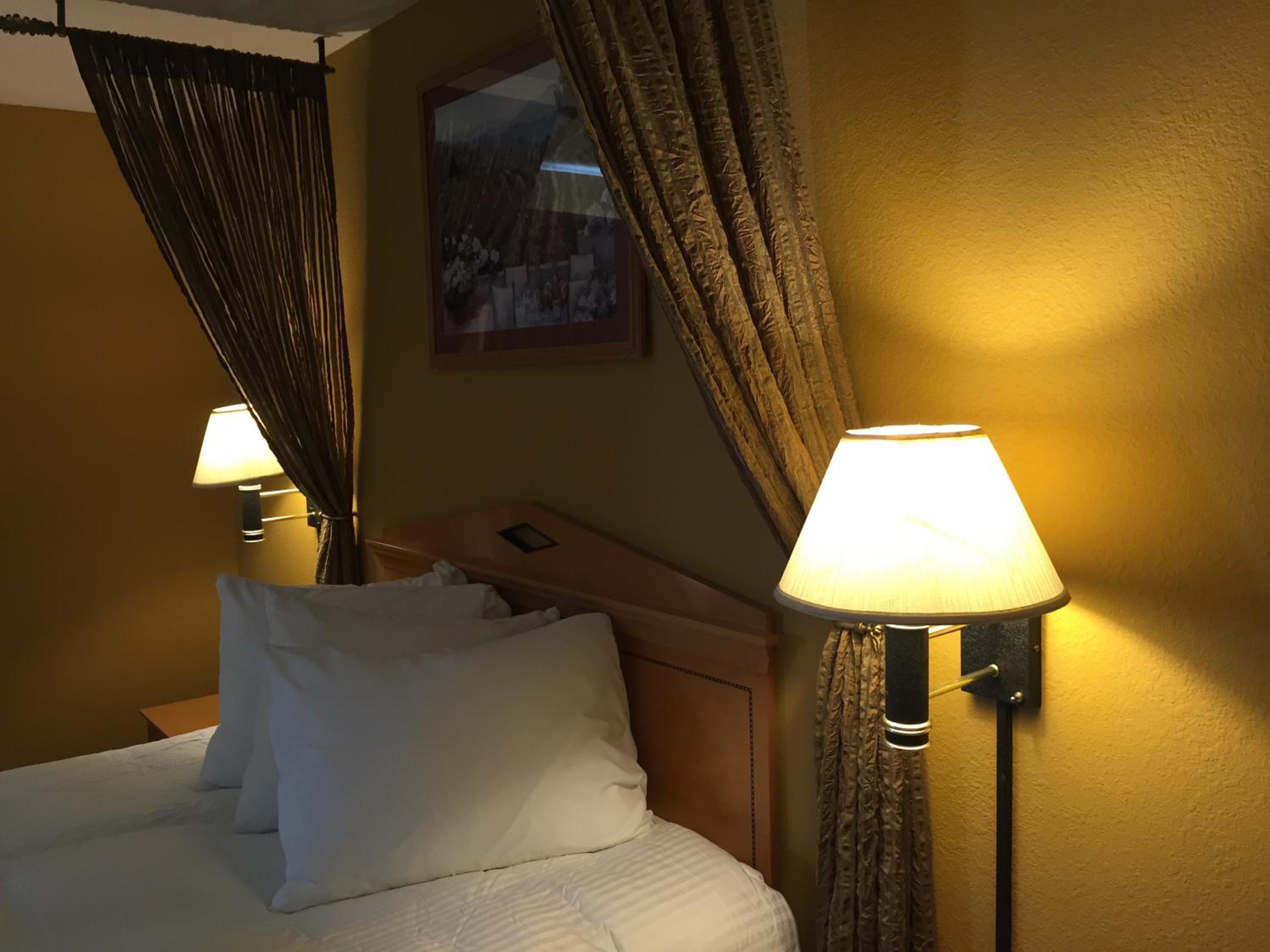 Queen Room - Photo 17