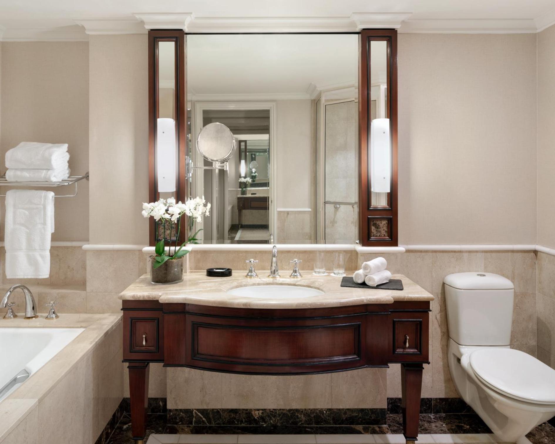 The Rocks Suite with Club Lounge Access