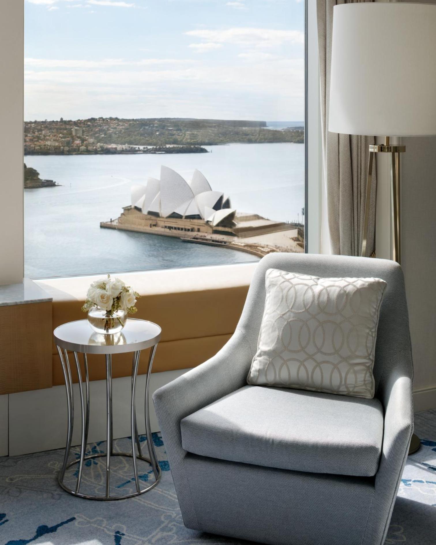 Horizon Tower Suite with Club Lounge Access thumbnail 5