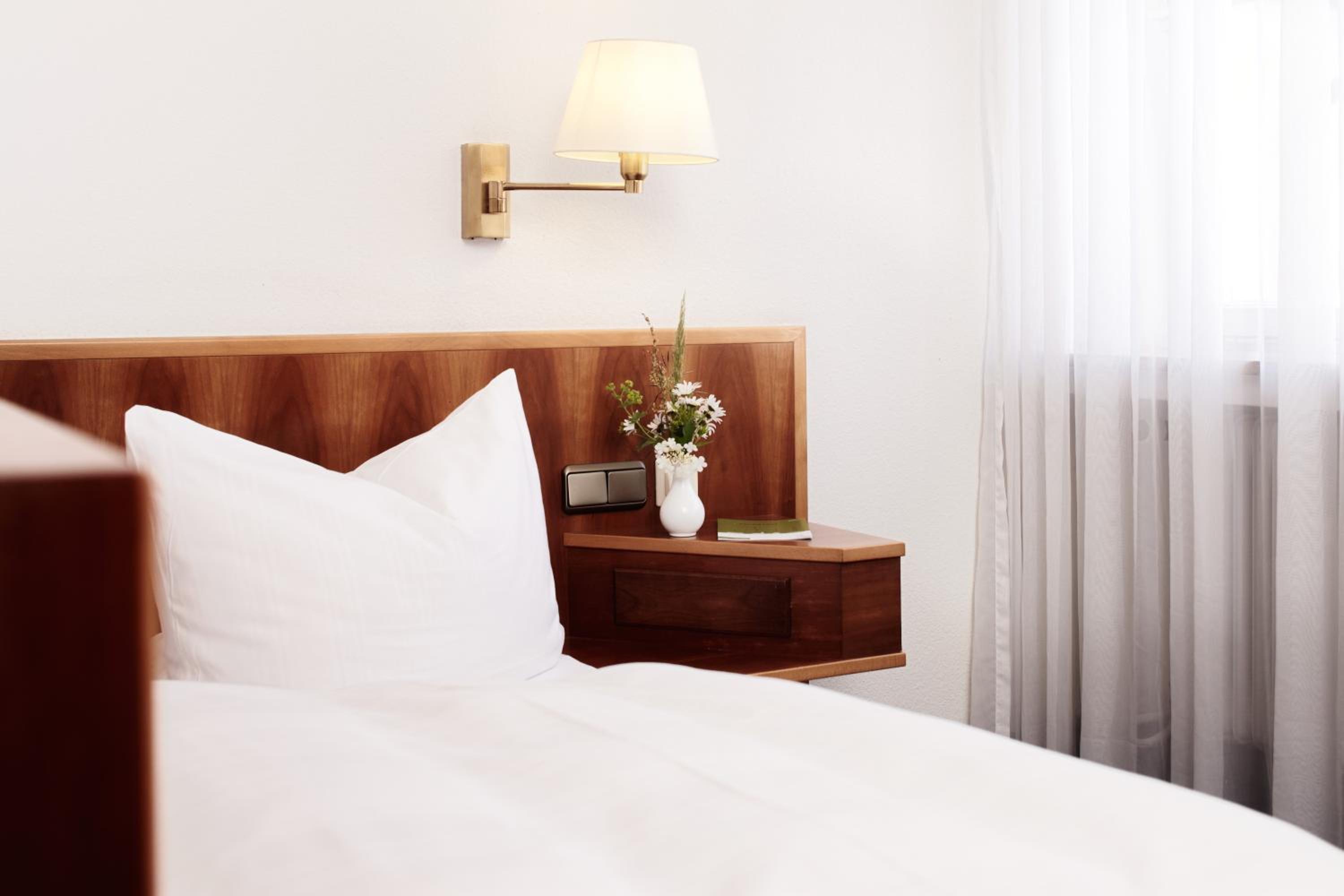 Classic Twin Room - Photo 4