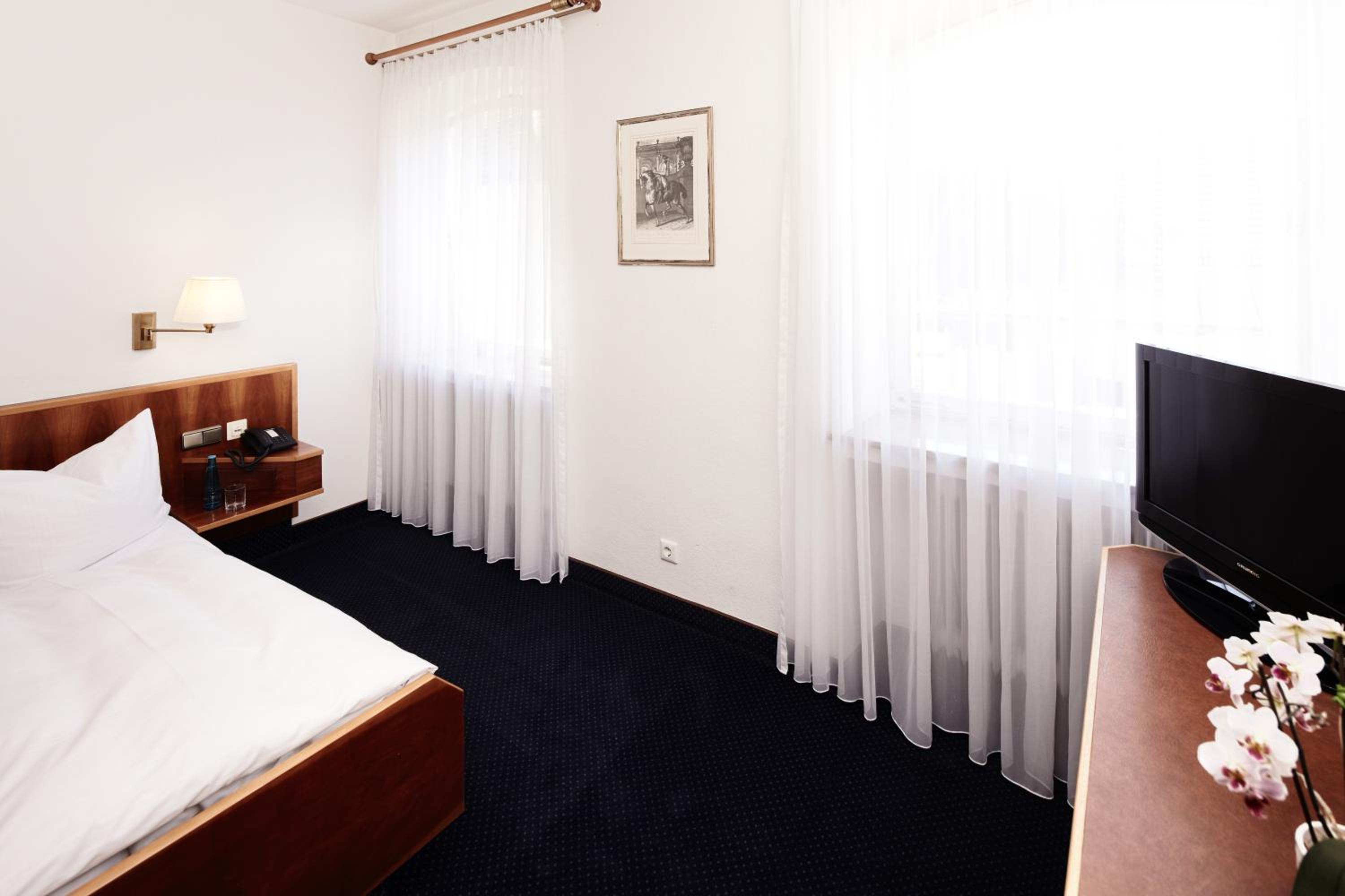 Classic Twin Room - Photo 2