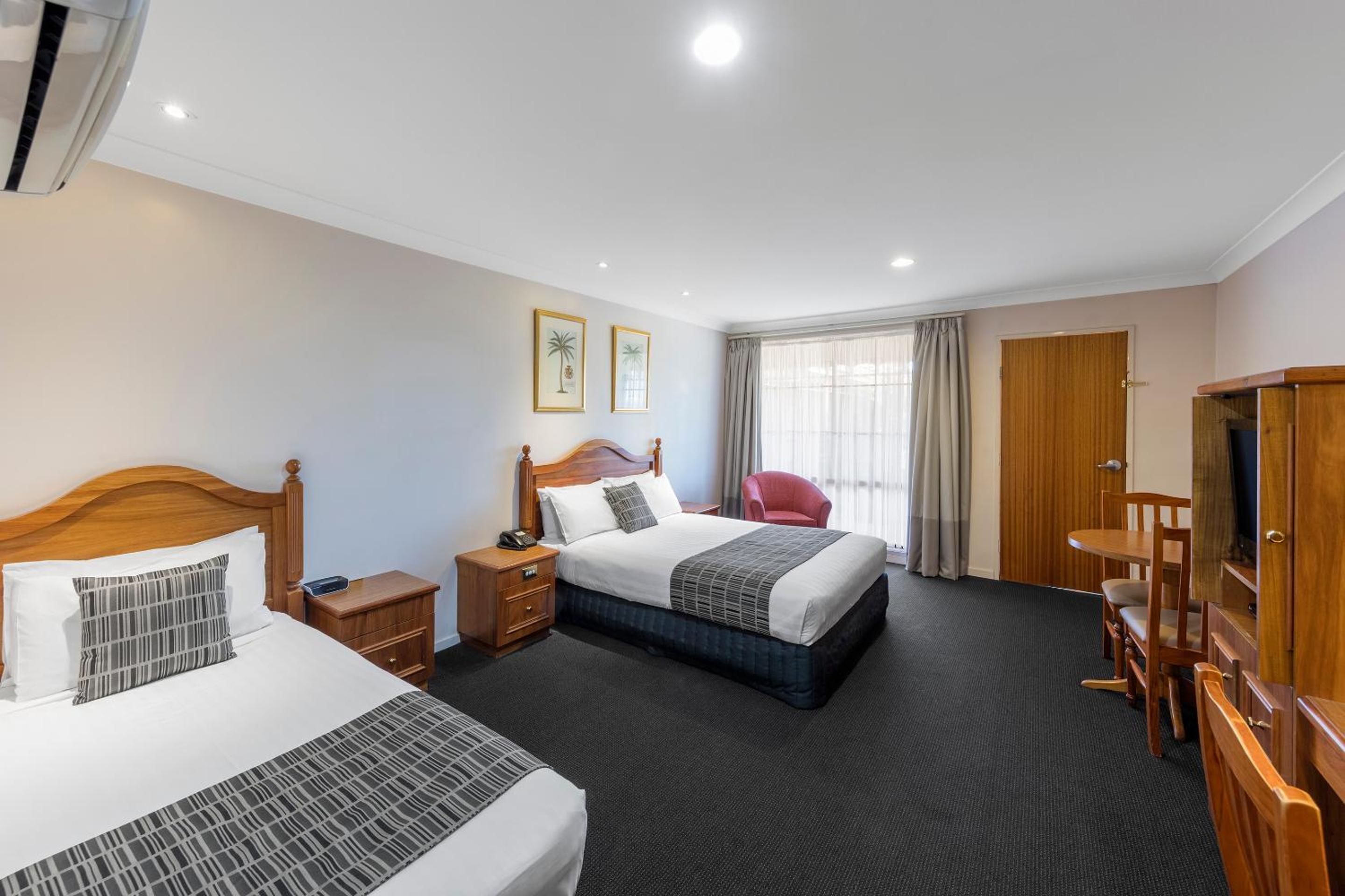 Twin Room - Disability Access photo 3