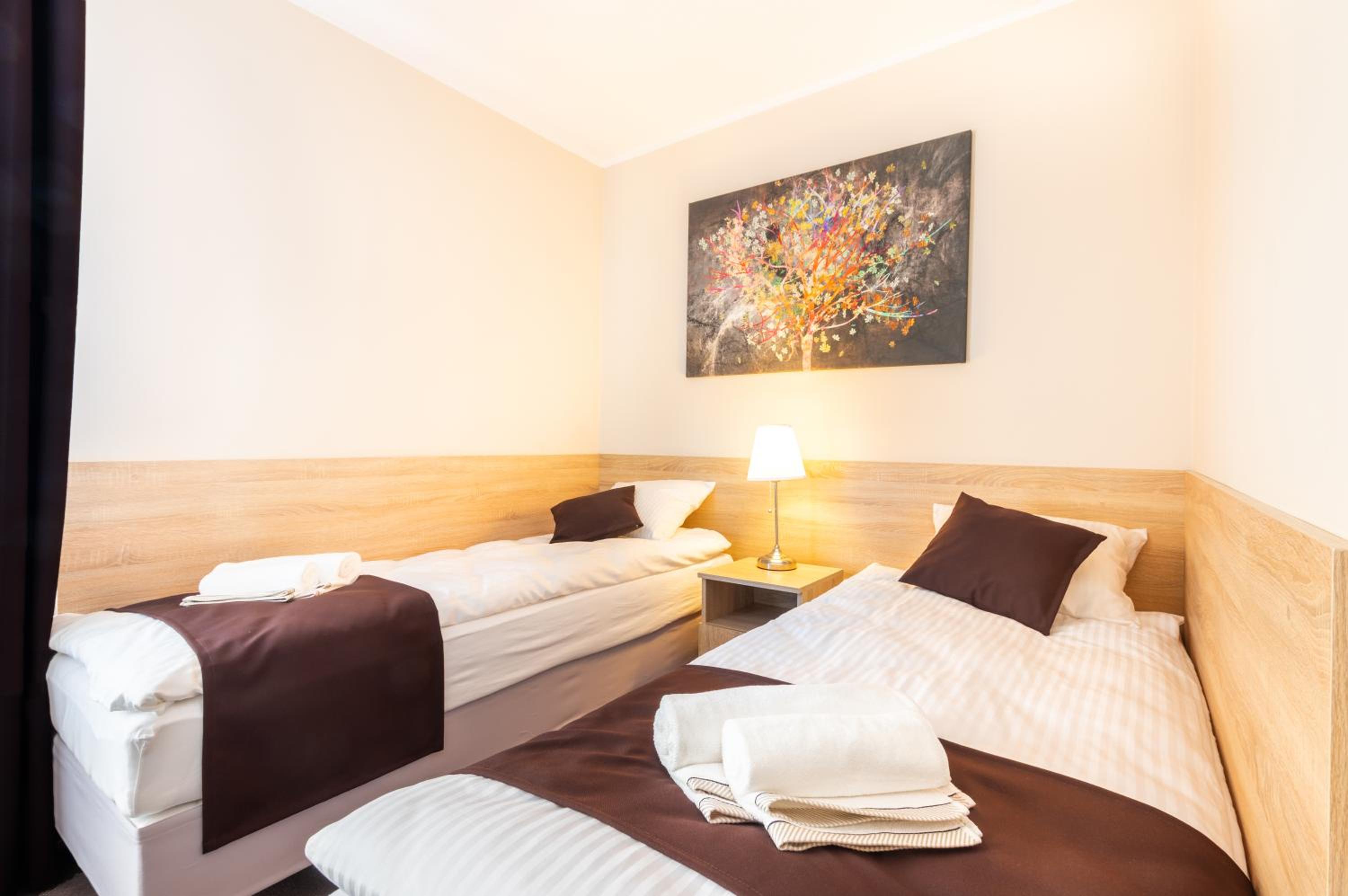 Standard Double Room - Photo 8