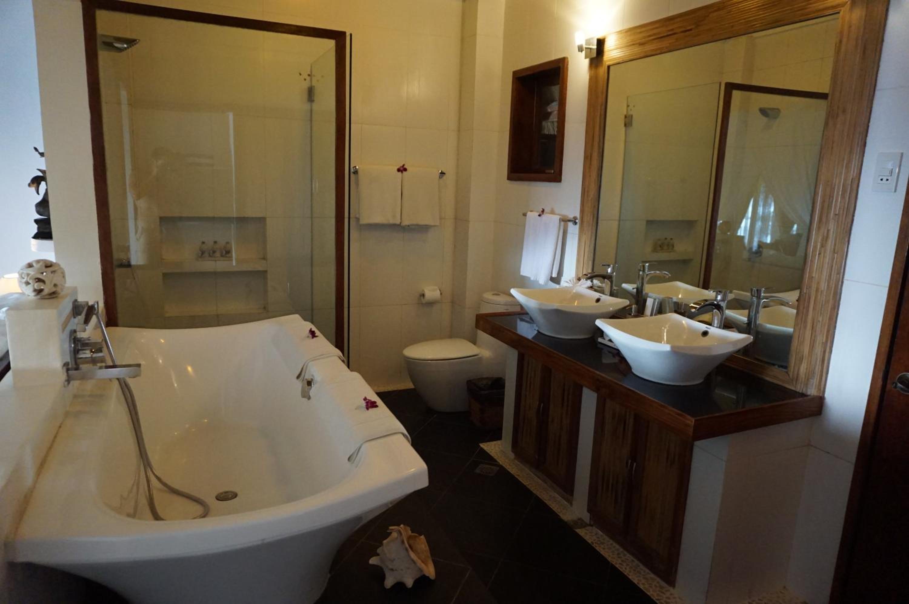 Honeymoon Suite with Sea View photo 2